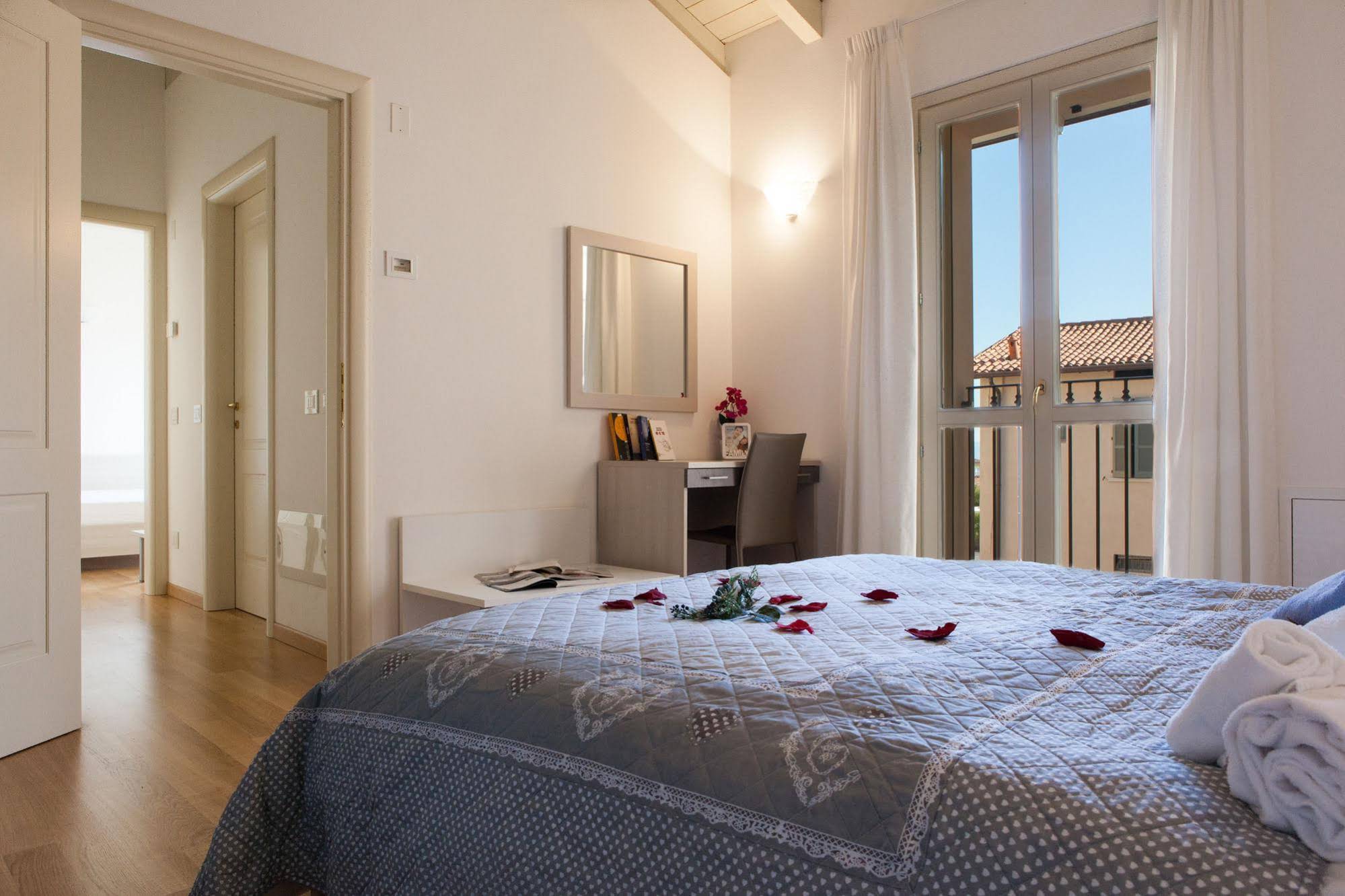 Polpenazze Halldis Apartments