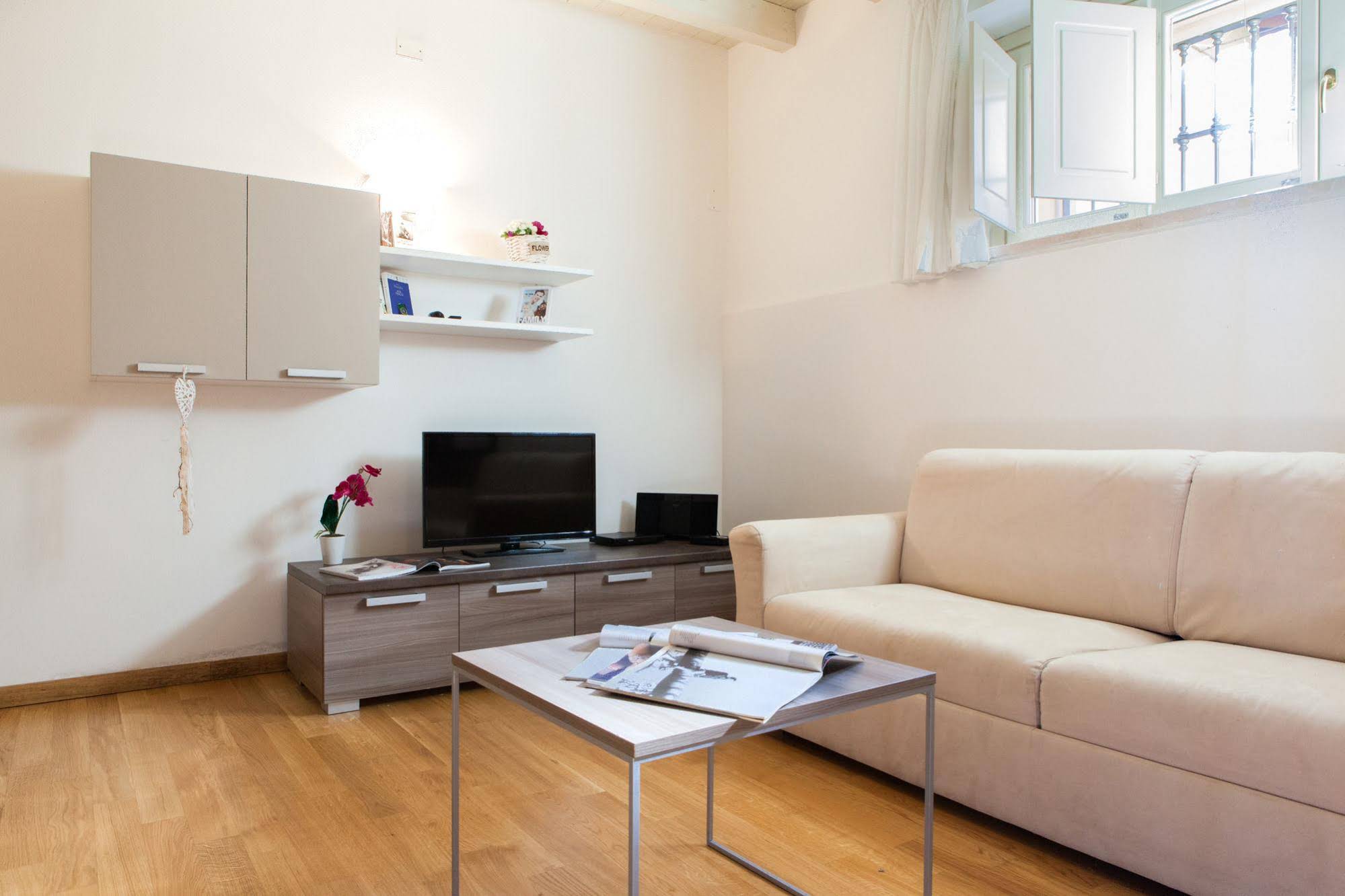 Polpenazze Halldis Apartments