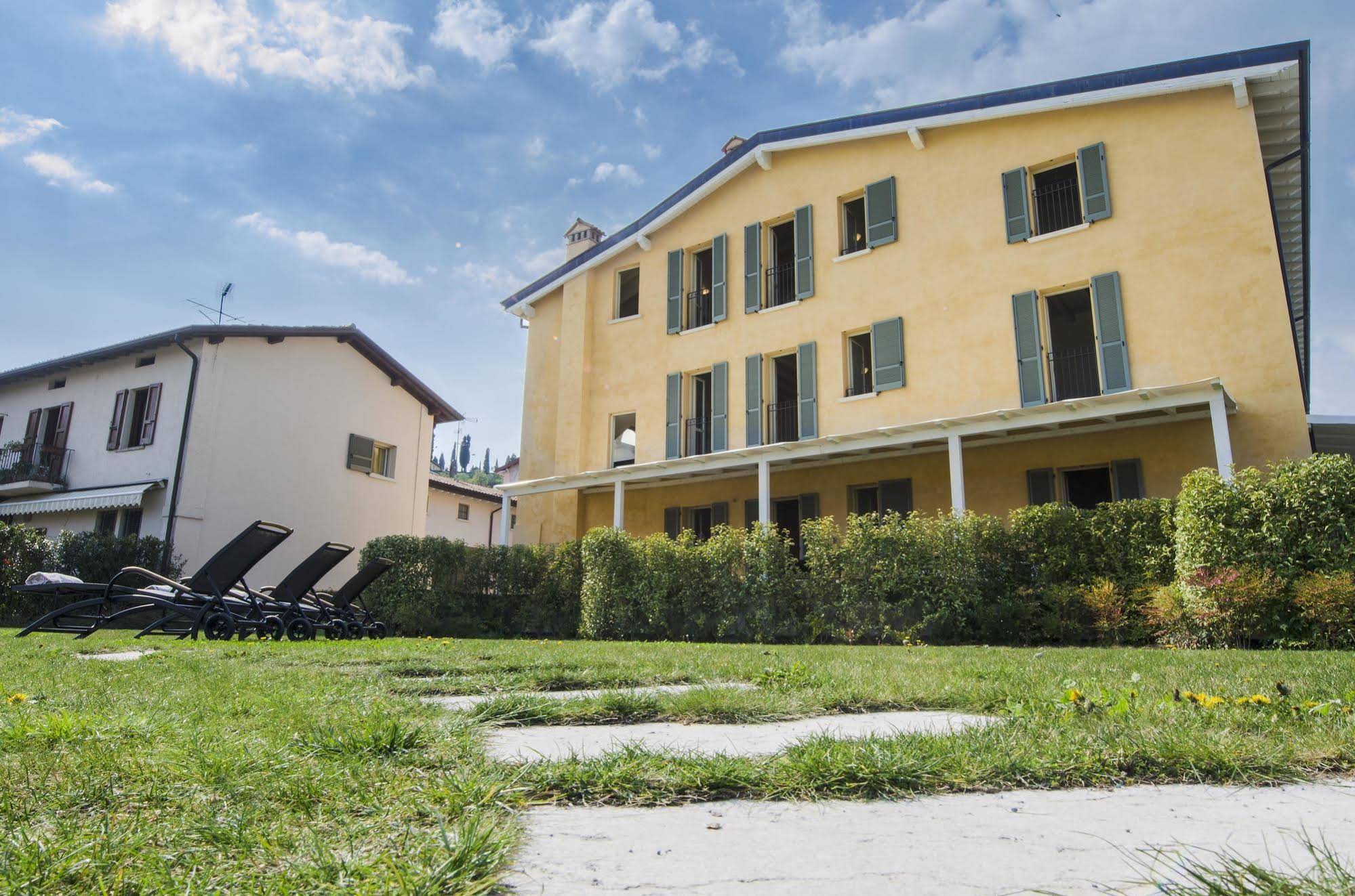 Polpenazze Halldis Apartments