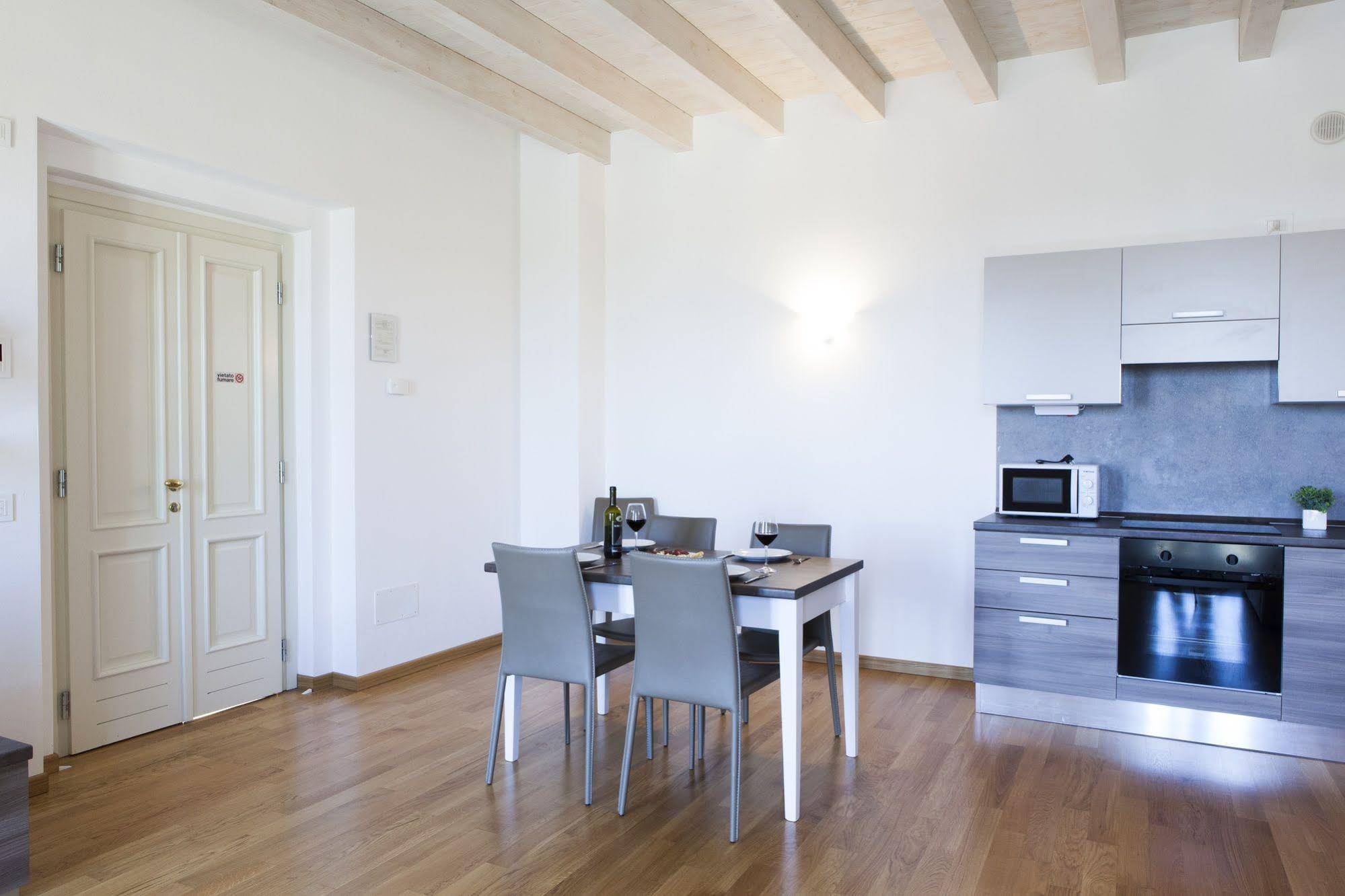 Polpenazze Halldis Apartments