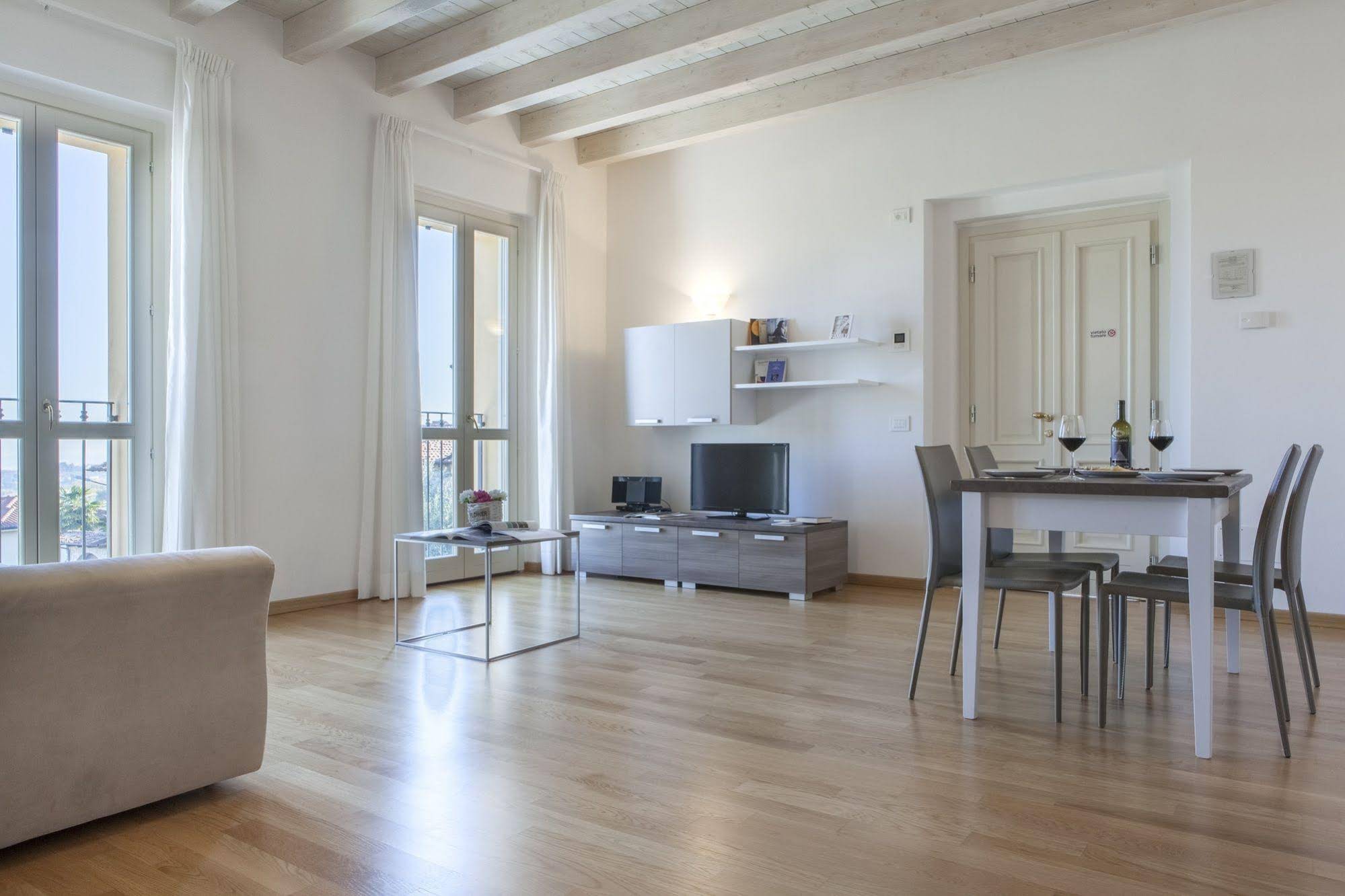 Polpenazze Halldis Apartments