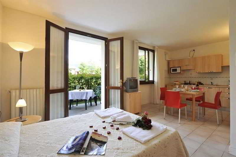 Porto Letizia Fronte Lago