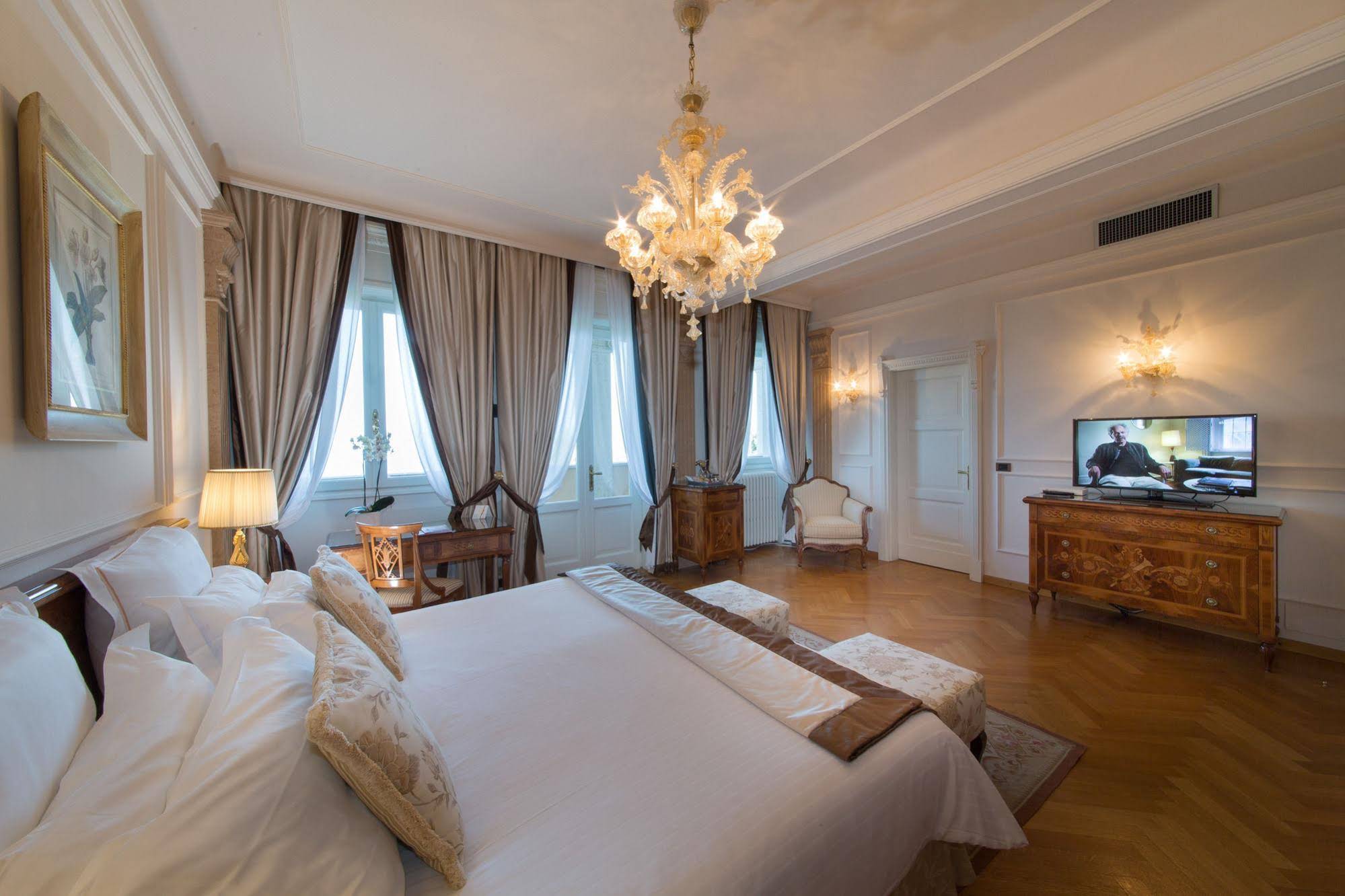 Villa Cortine Palace