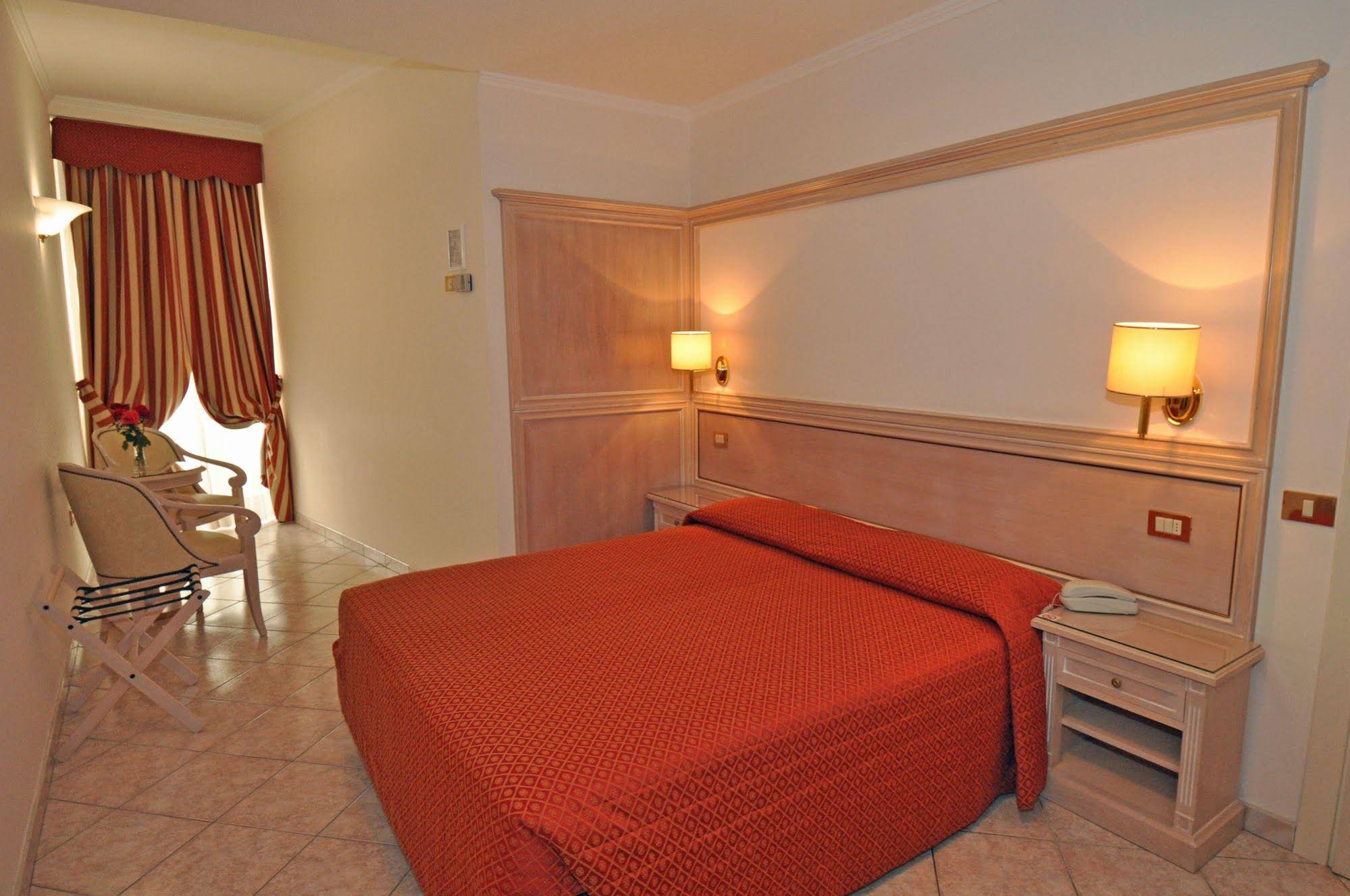 Cavour 30TRE - Hotel Moderno
