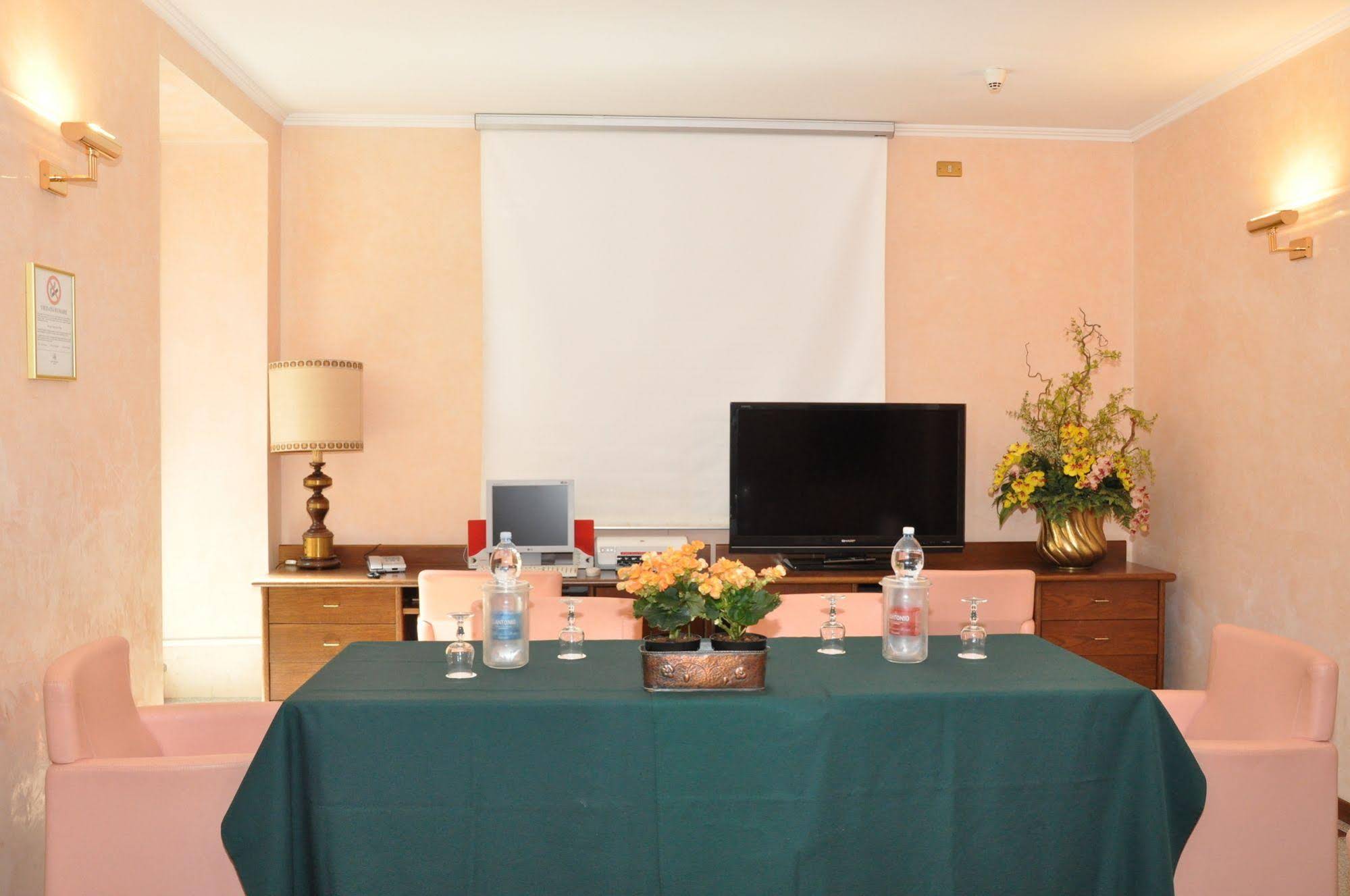 Cavour 30TRE - Hotel Moderno