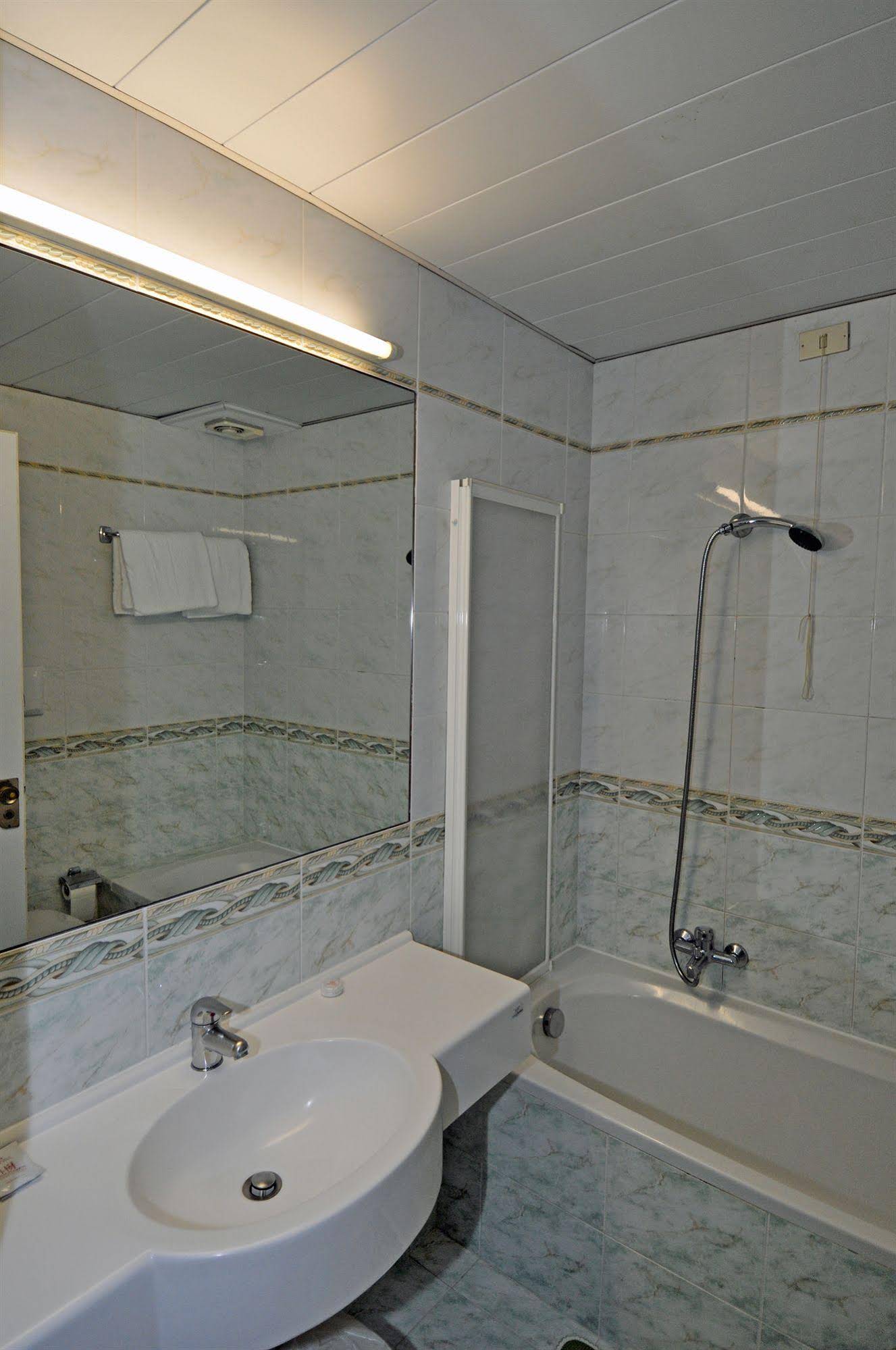 Cavour 30TRE - Hotel Moderno