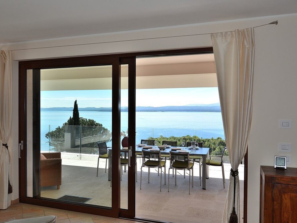 Villa Sybille With Pool And Lake View