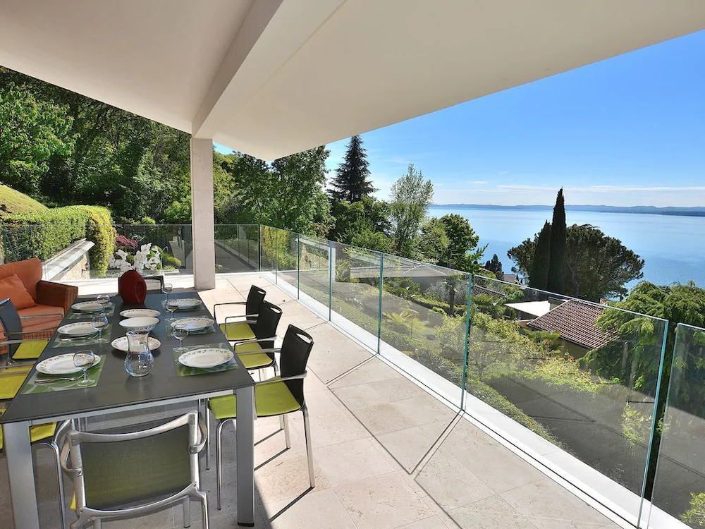 Villa Sybille With Pool And Lake View
