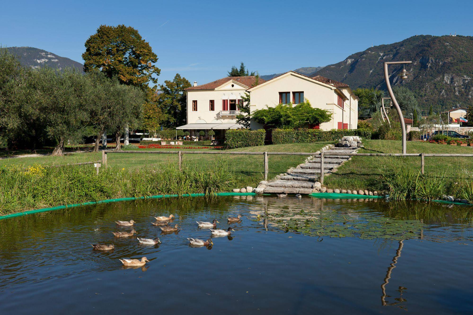 Ca' Sette Hotel