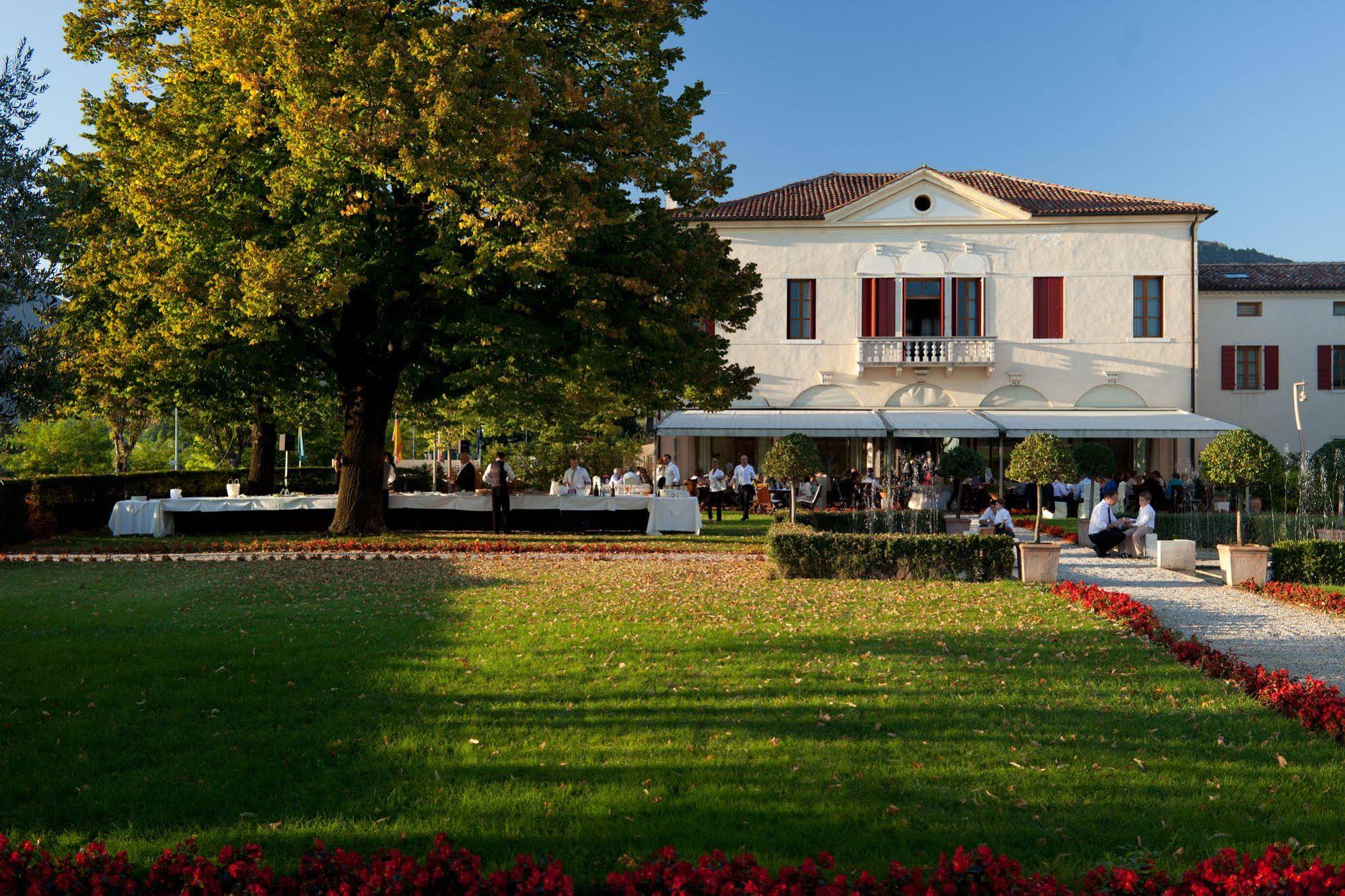 Ca' Sette Hotel