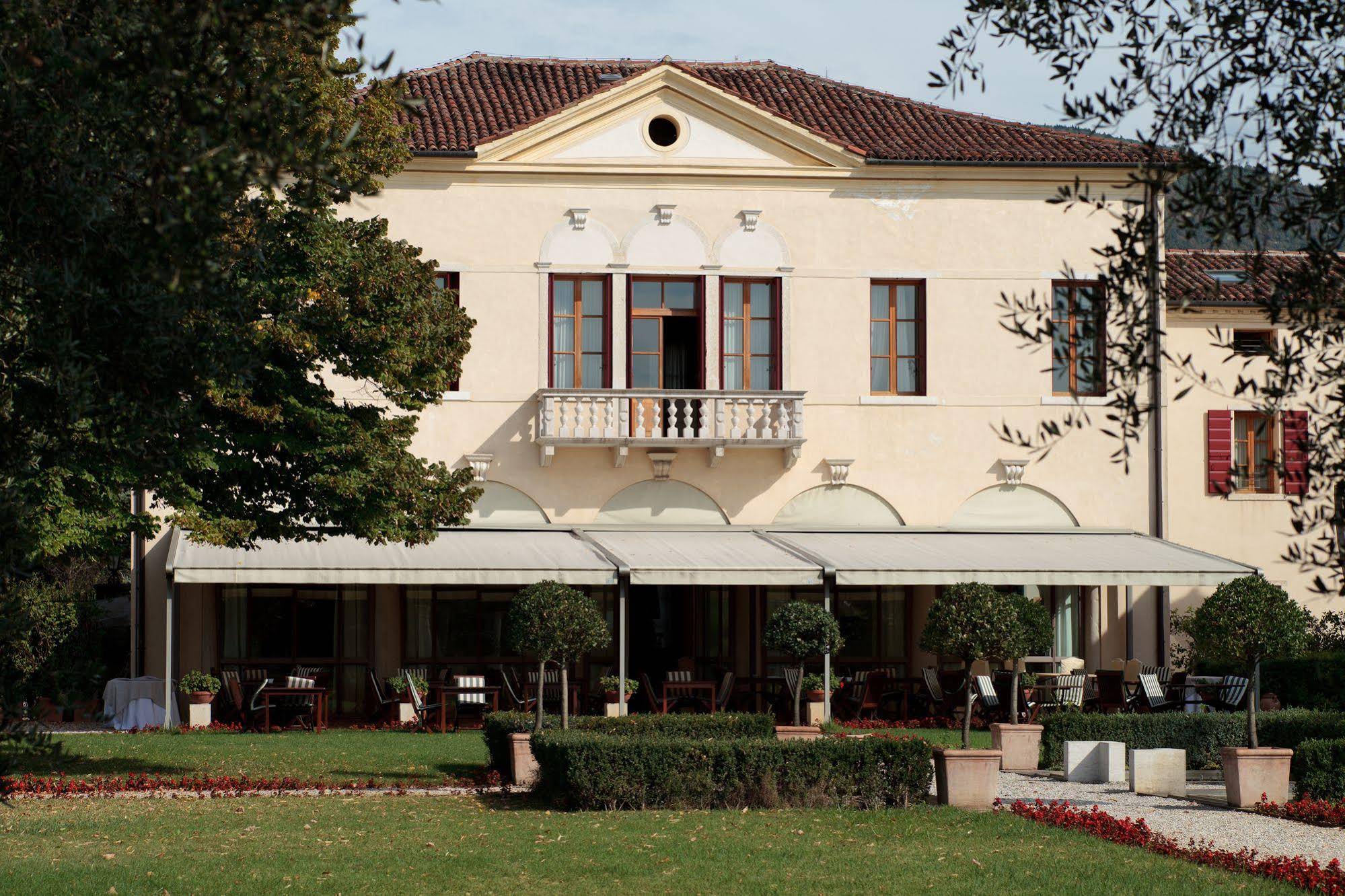Ca' Sette Hotel