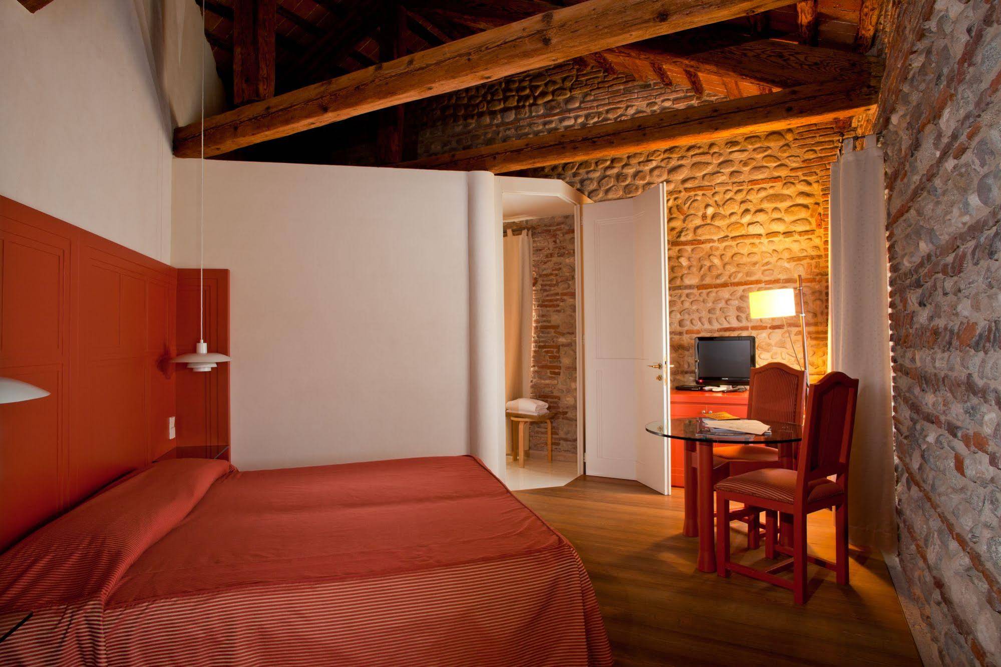 Ca' Sette Hotel