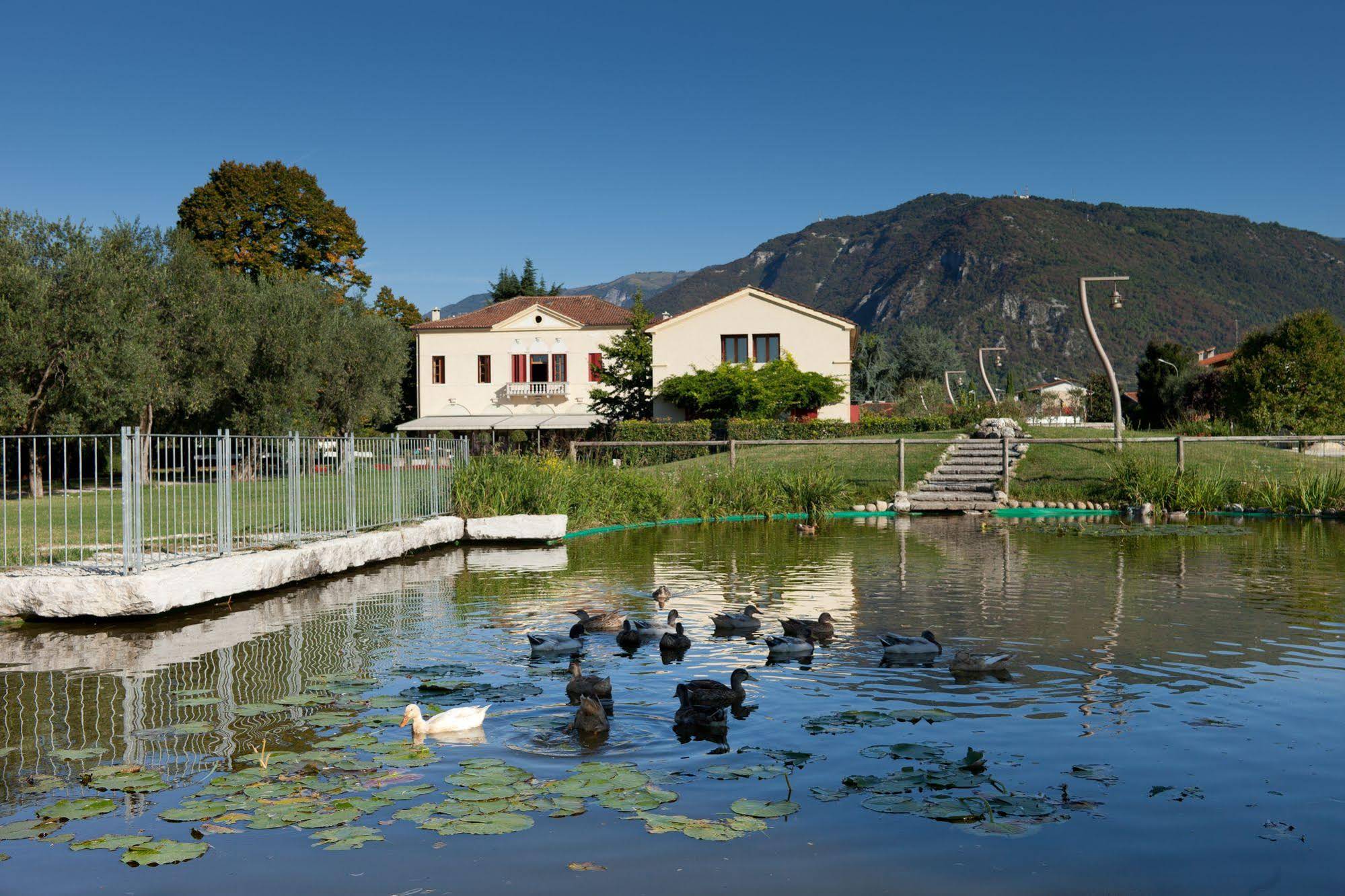 Ca' Sette Hotel
