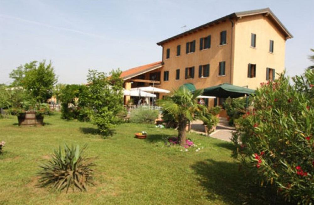 Country House Country Club
