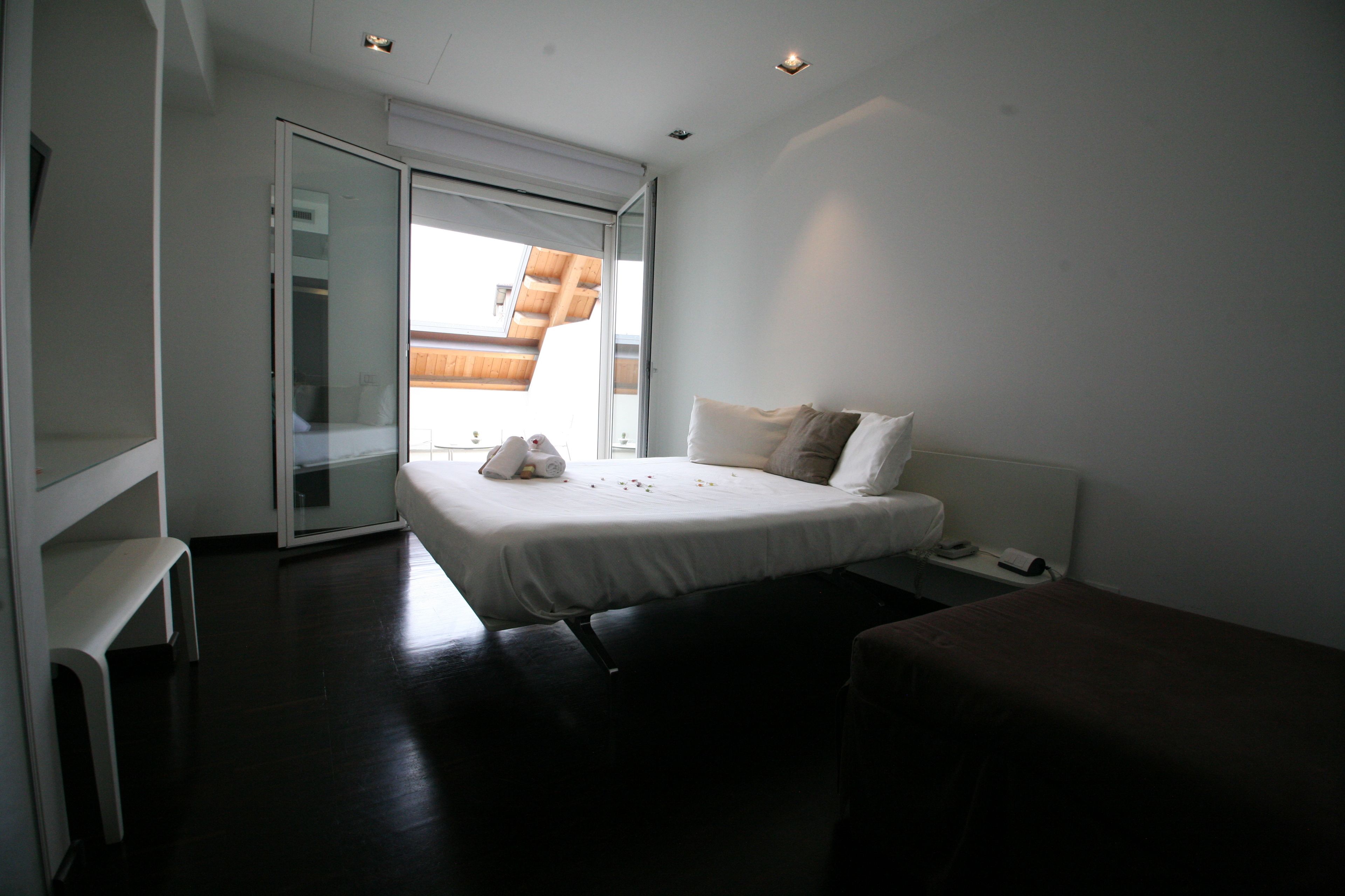 15.92 Hotel
