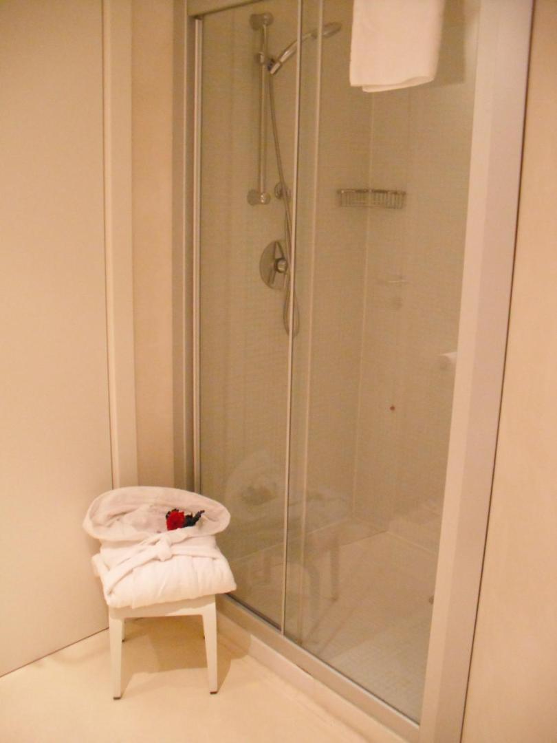 15.92 Hotel
