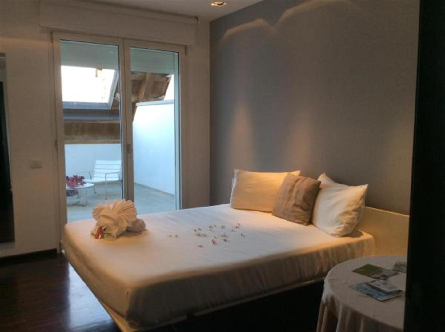 15.92 Hotel