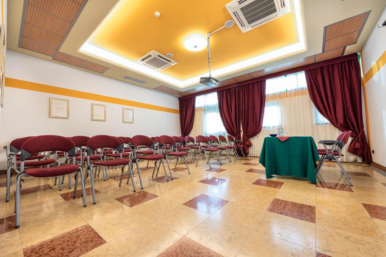 West Point Airport Hotel