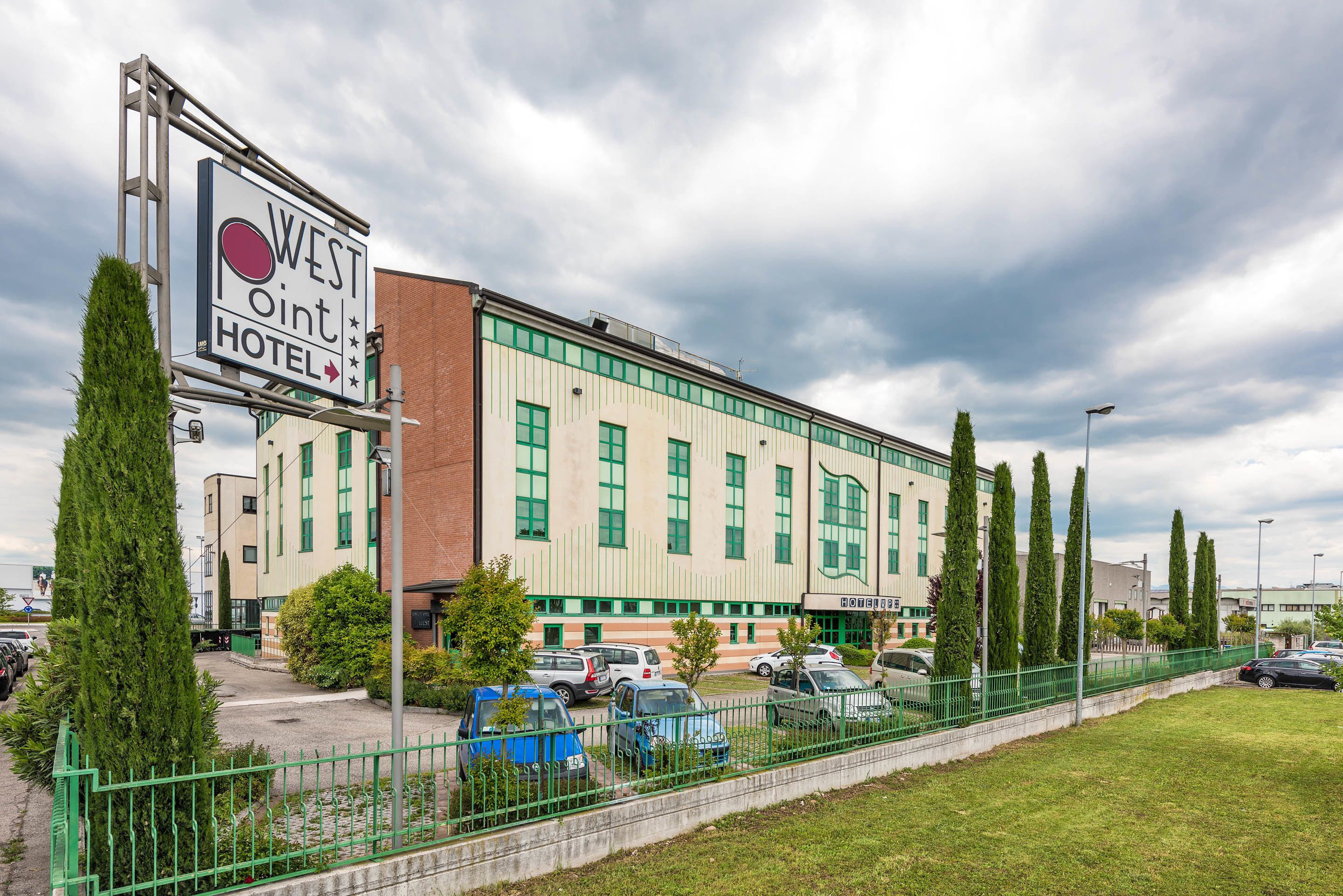 West Point Airport Hotel