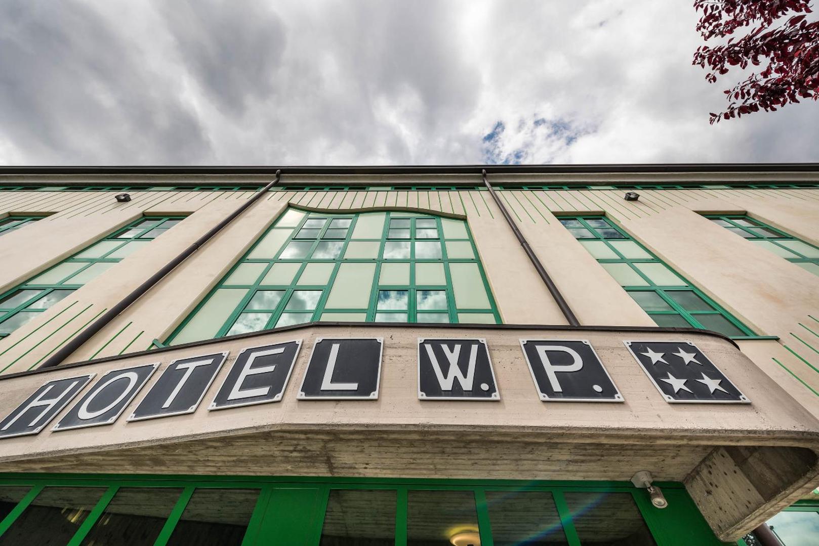 West Point Airport Hotel