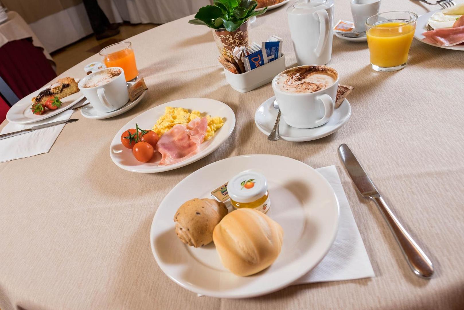 West Point Airport Hotel