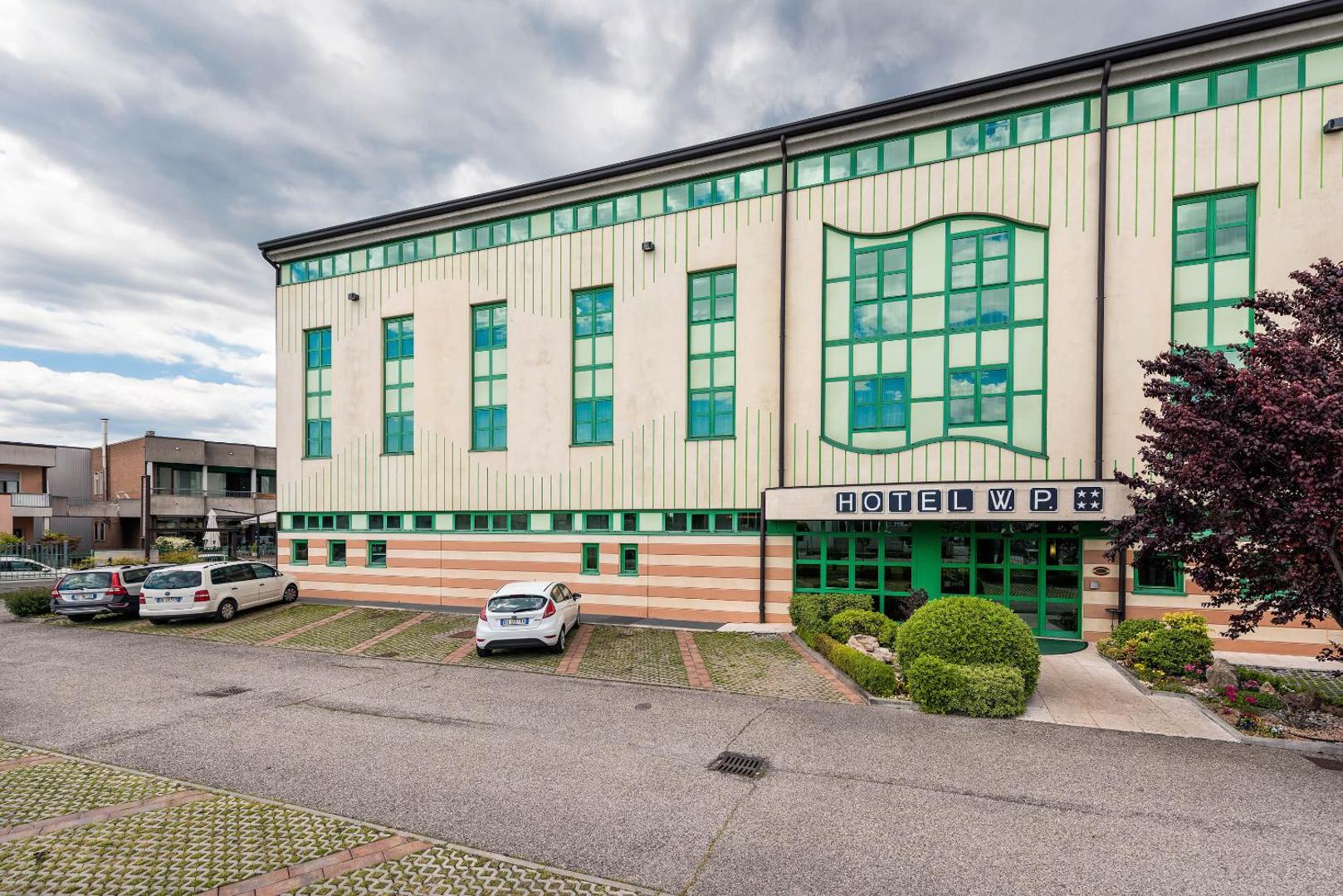 West Point Airport Hotel