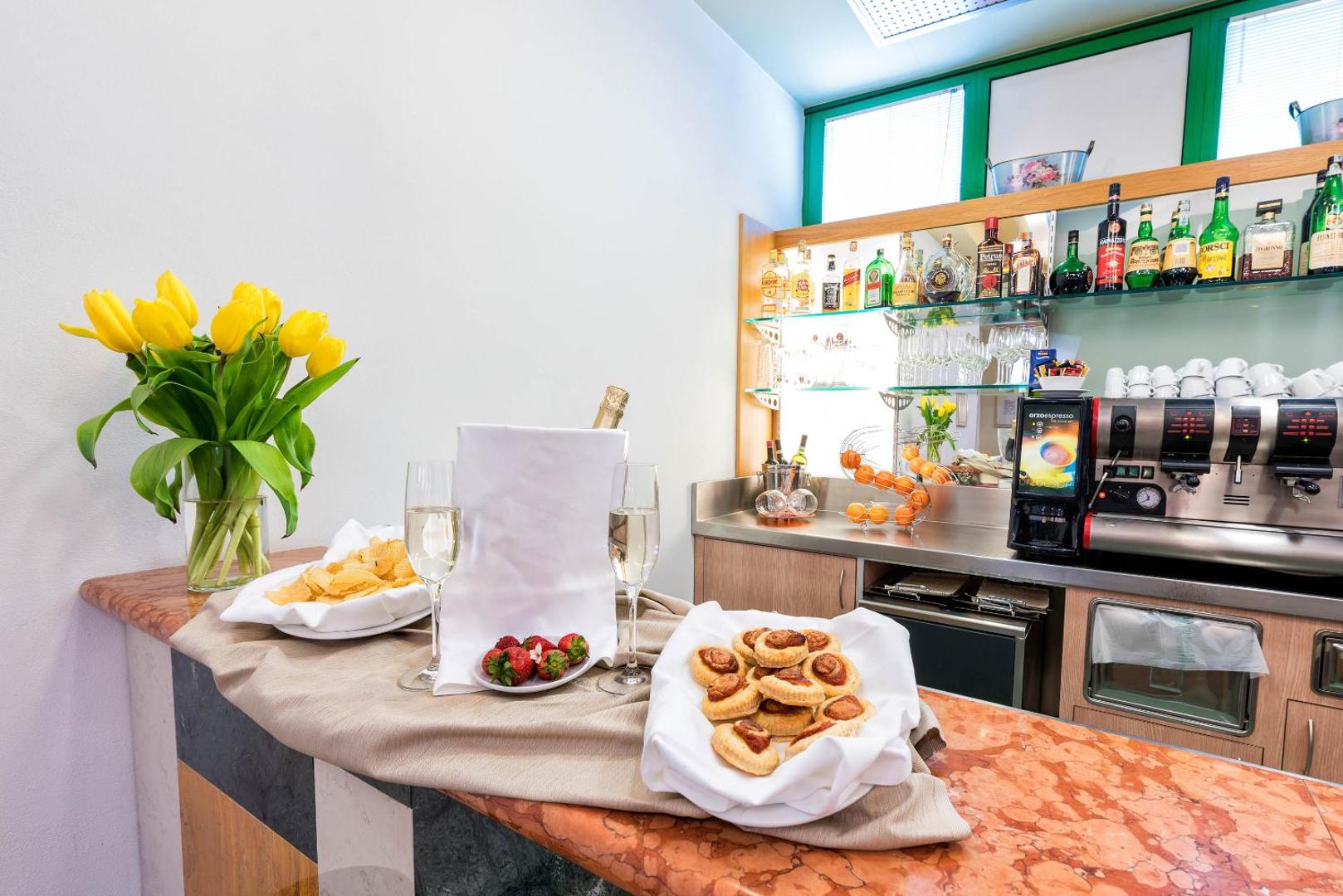 West Point Airport Hotel