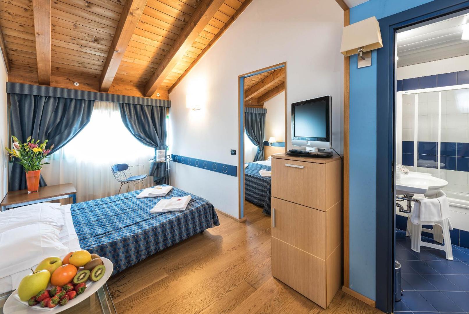 West Point Airport Hotel