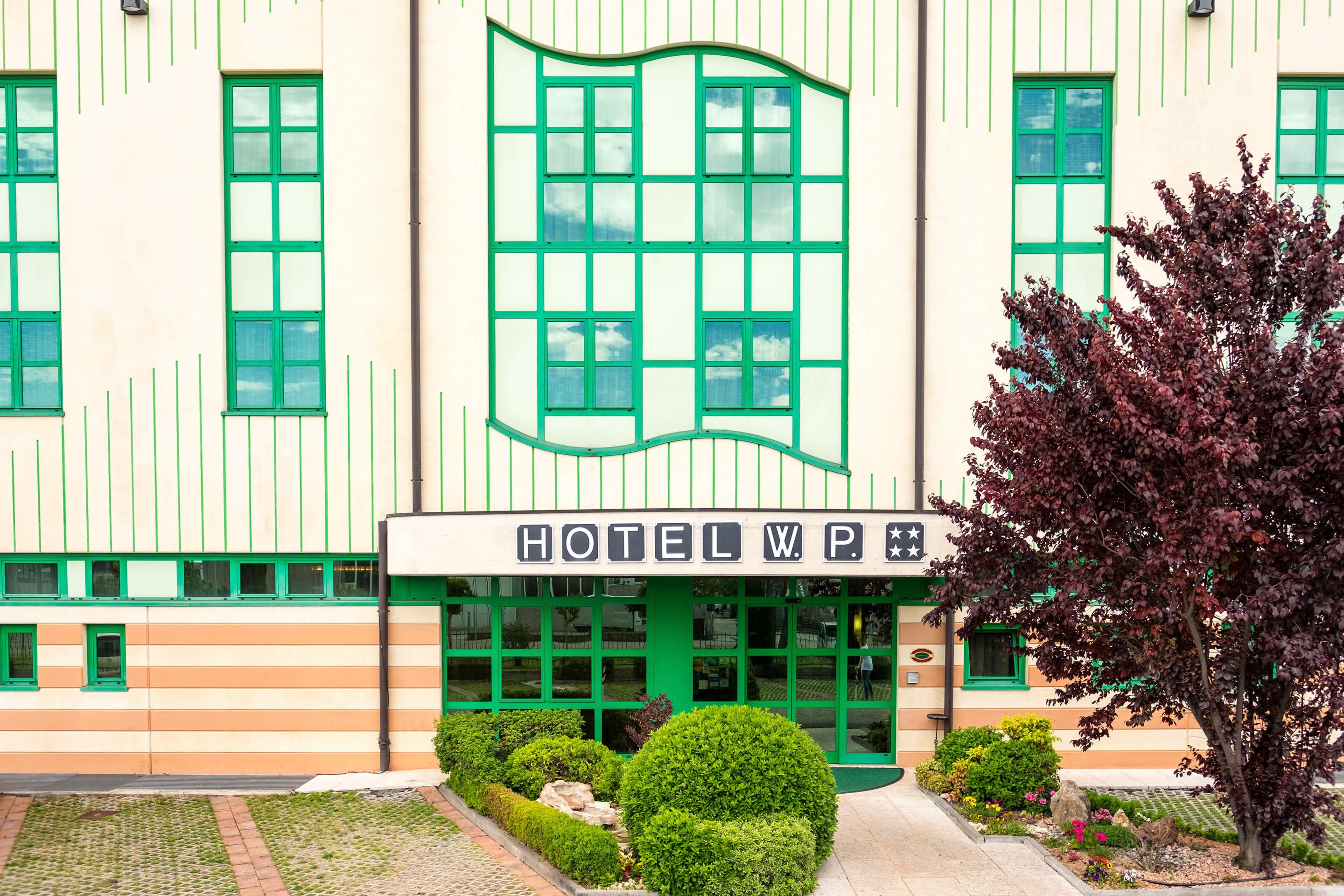 West Point Airport Hotel