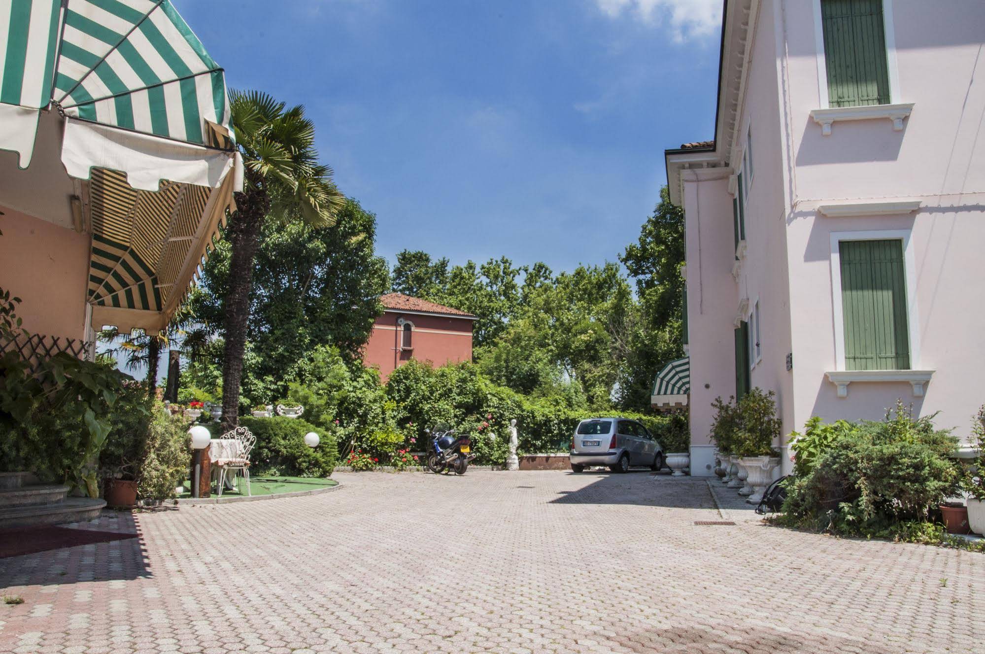 Hotel Villa Serena
