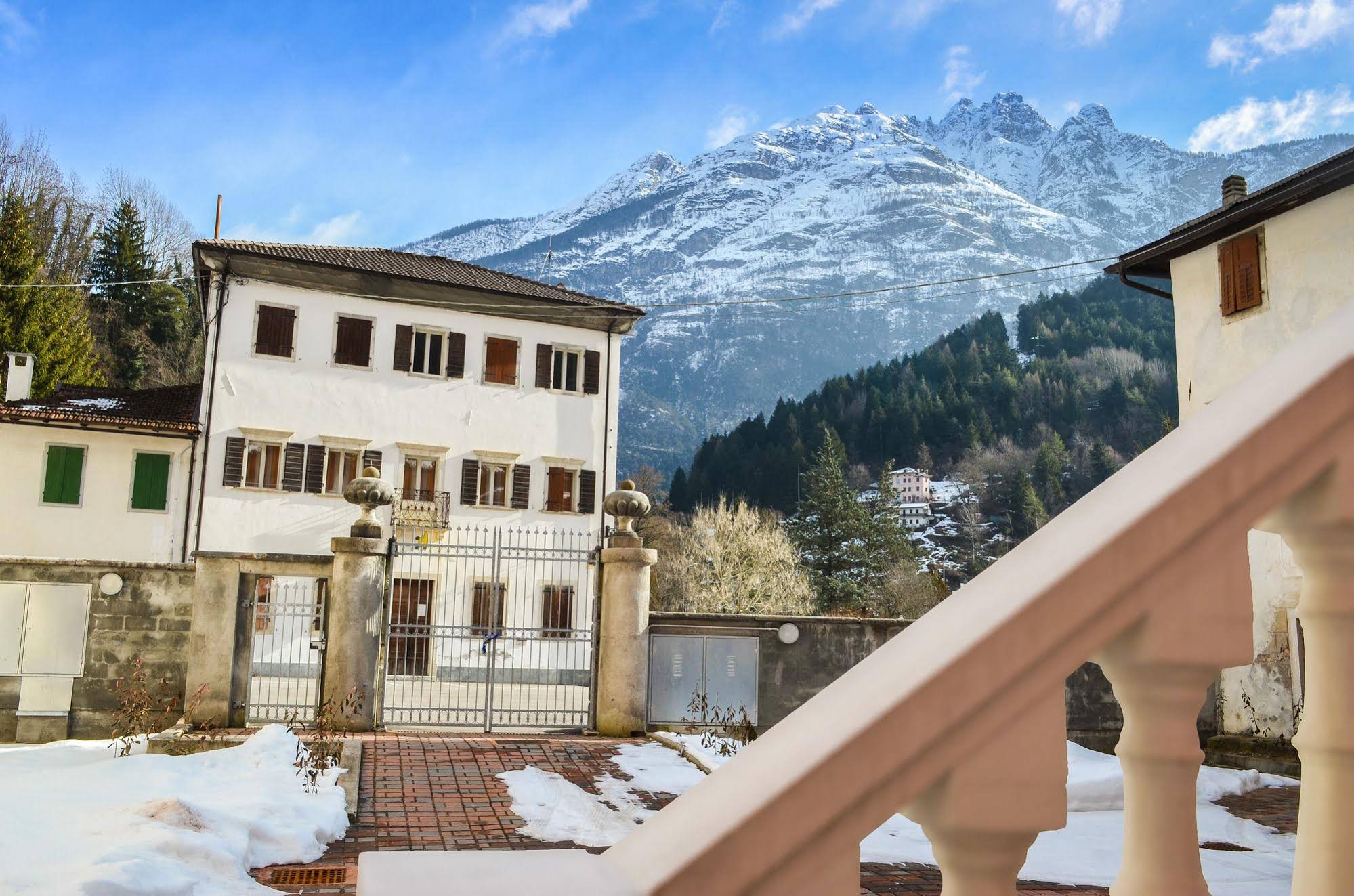 Perarolo Halldis Apartments