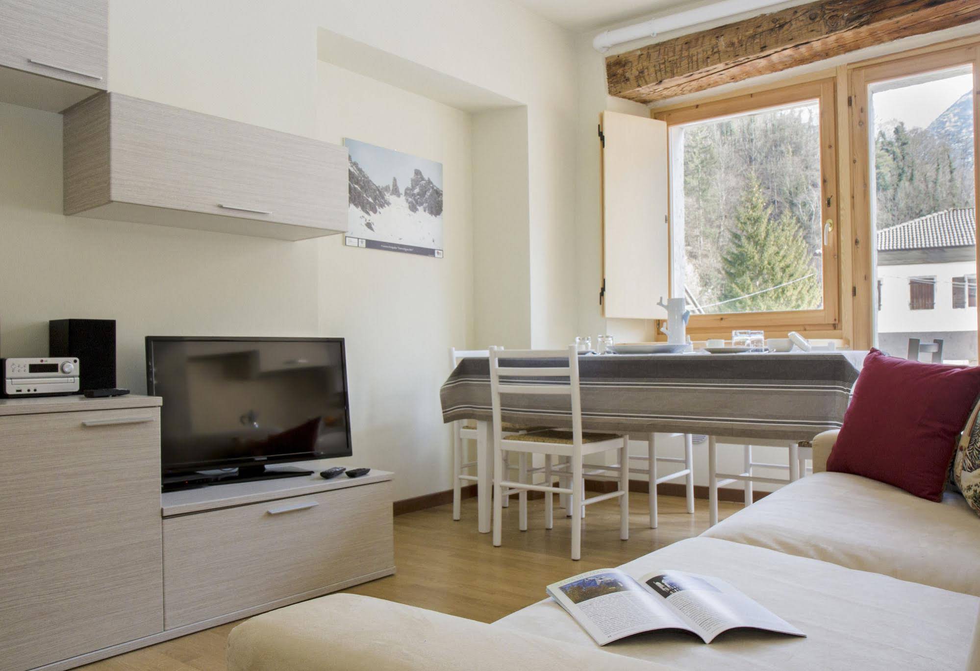 Perarolo Halldis Apartments