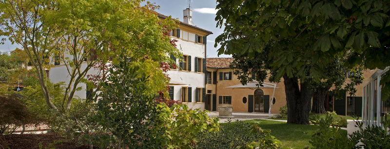 Donna Lucia Restaurant & Resort