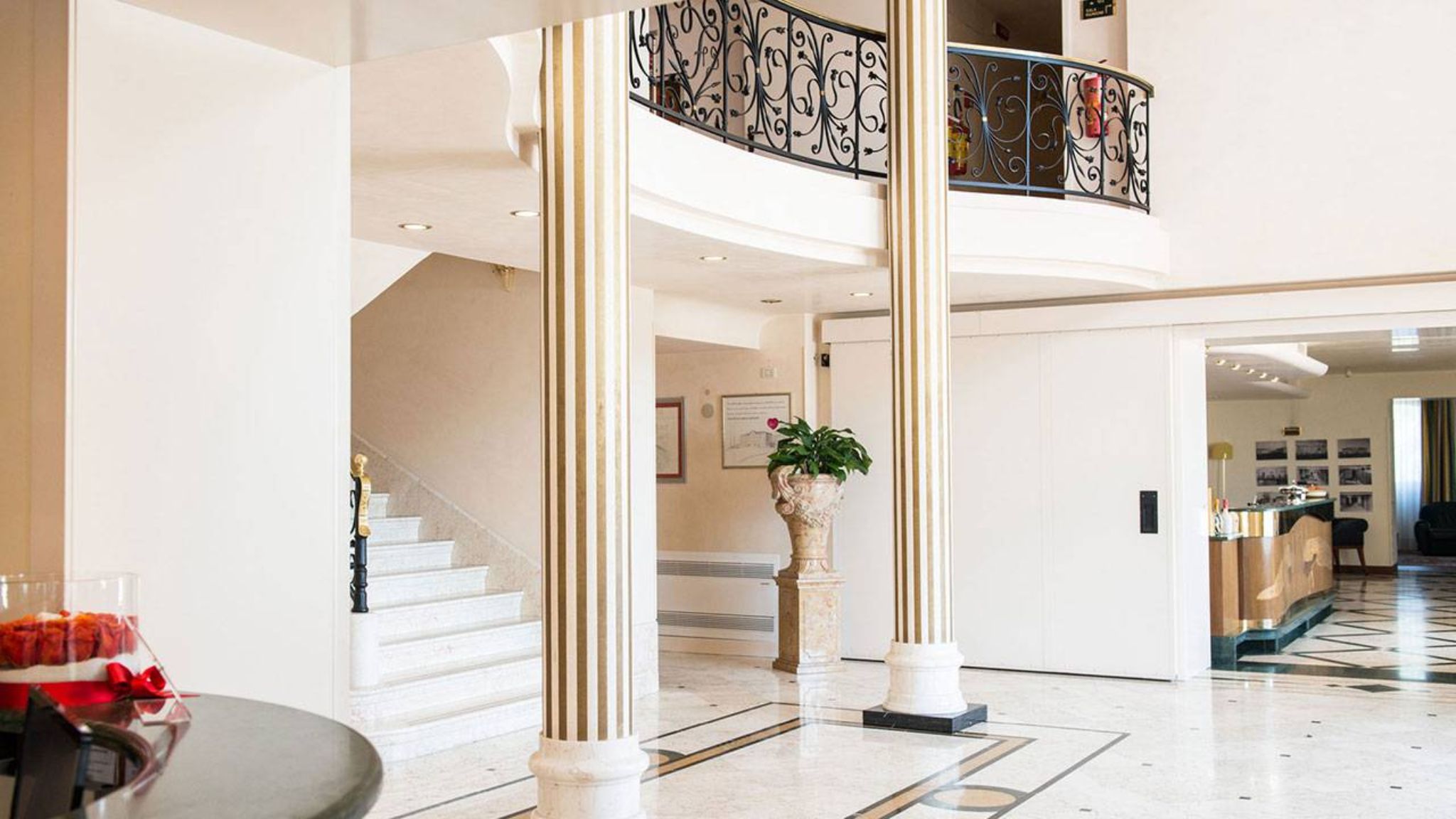 PHI Hotel Astoria