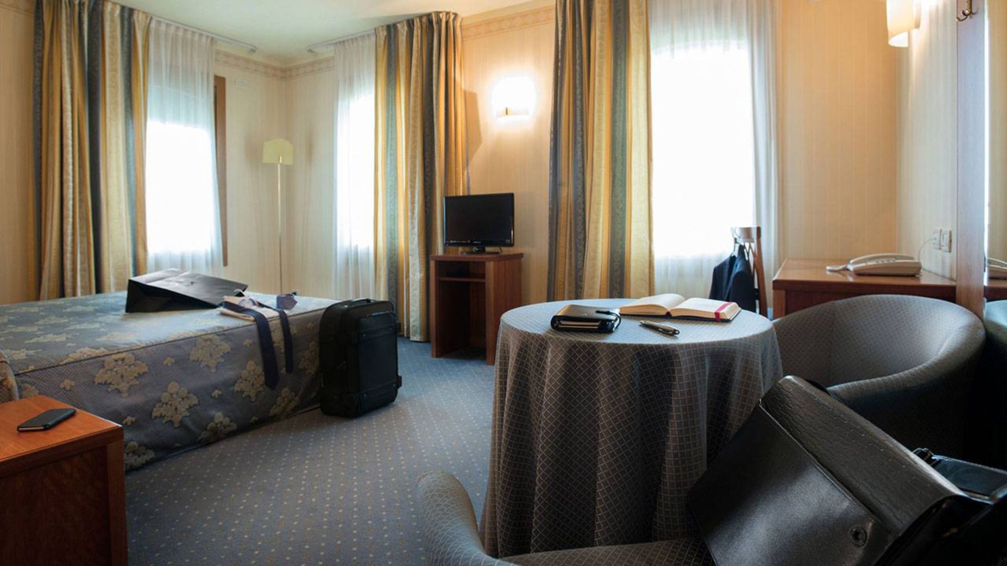 PHI Hotel Astoria