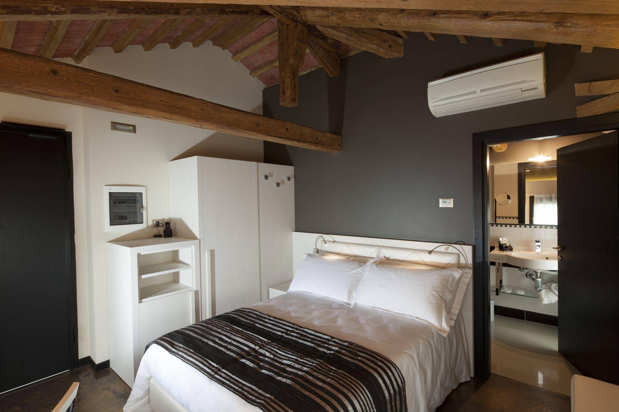 Villa Solaris Hotel And Residence