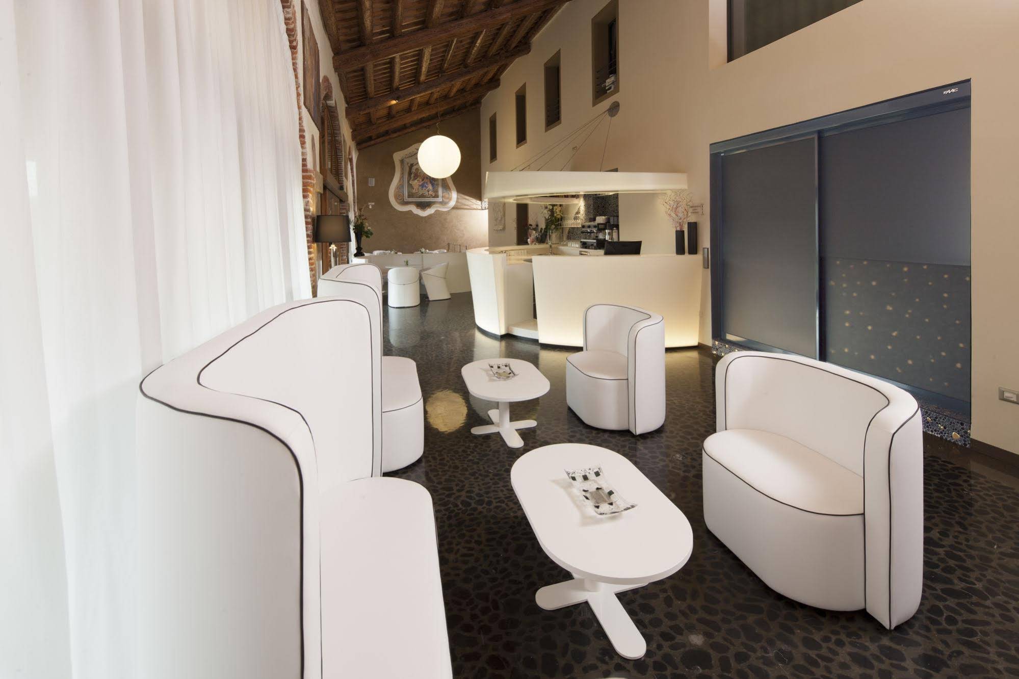 Villa Solaris Hotel And Residence