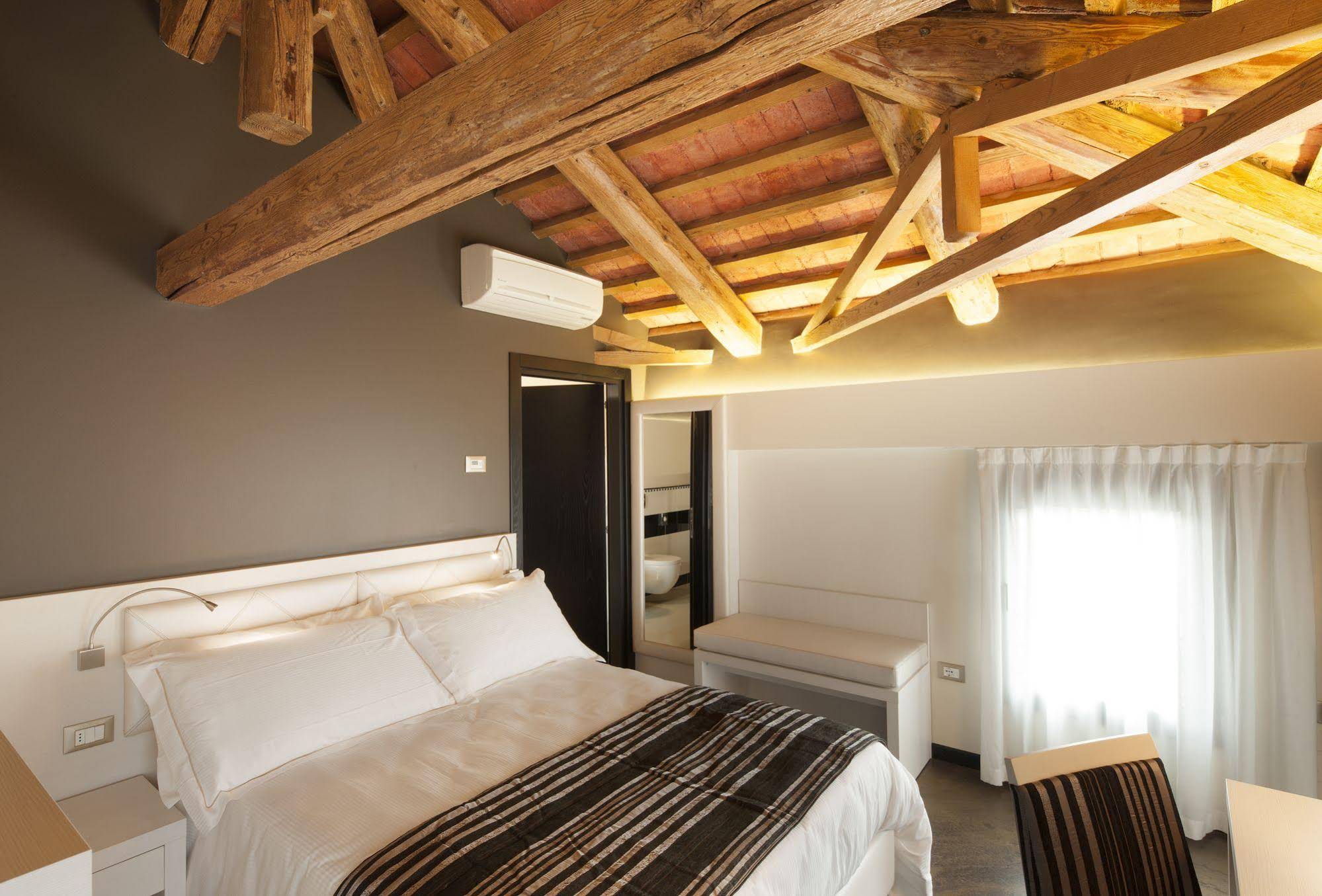 Villa Solaris Hotel And Residence