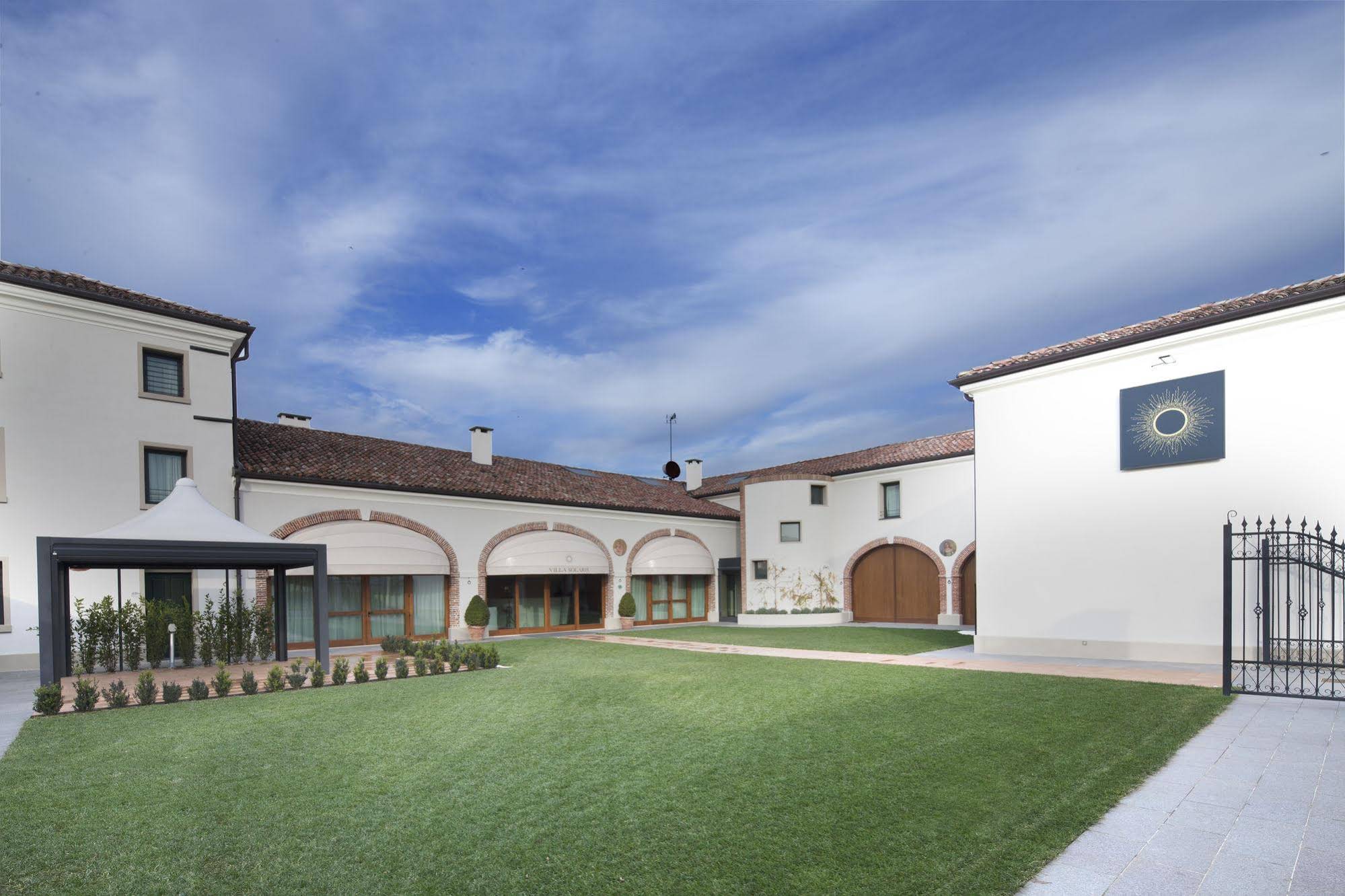 Villa Solaris Hotel And Residence