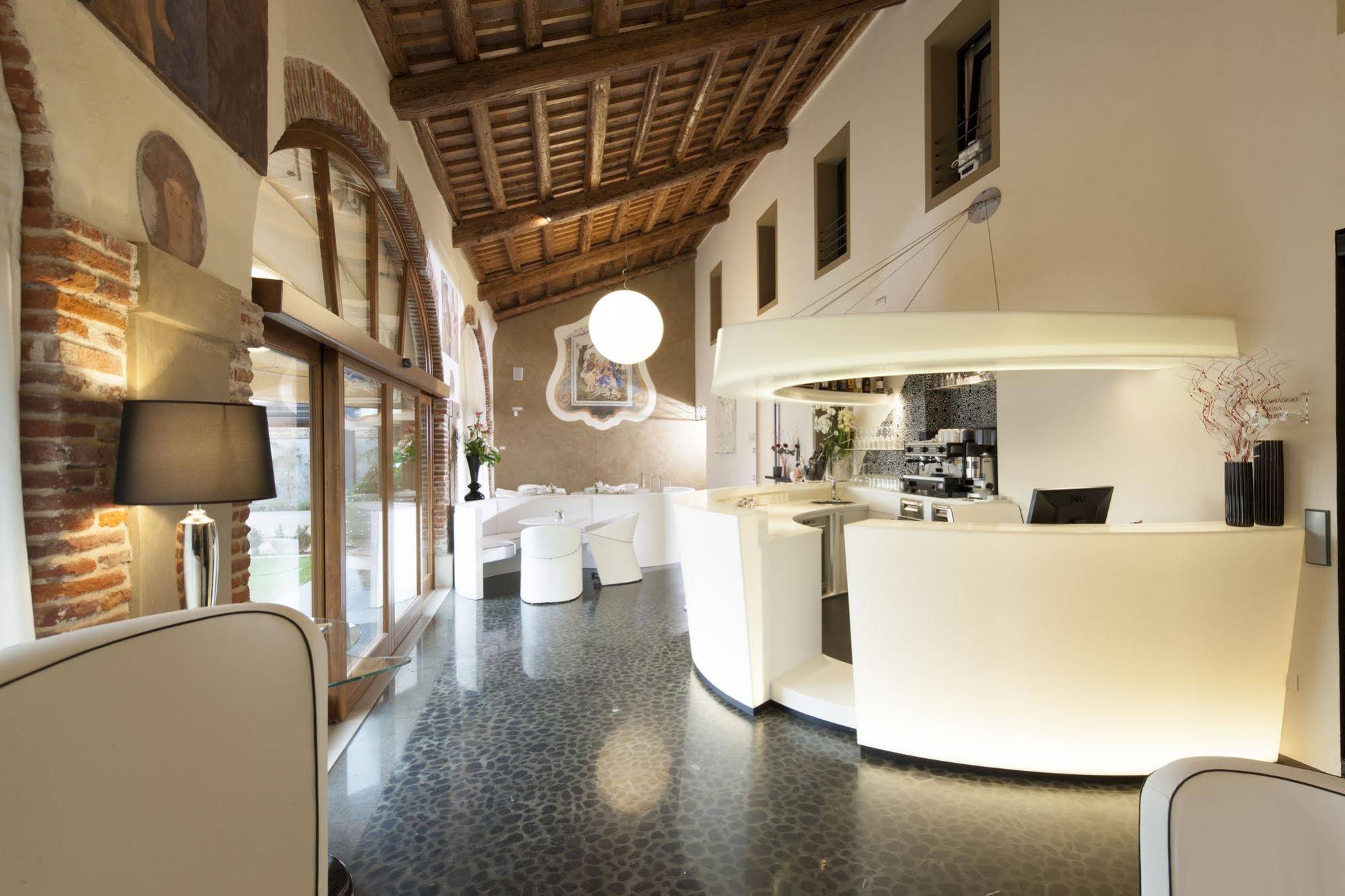 Villa Solaris Hotel And Residence