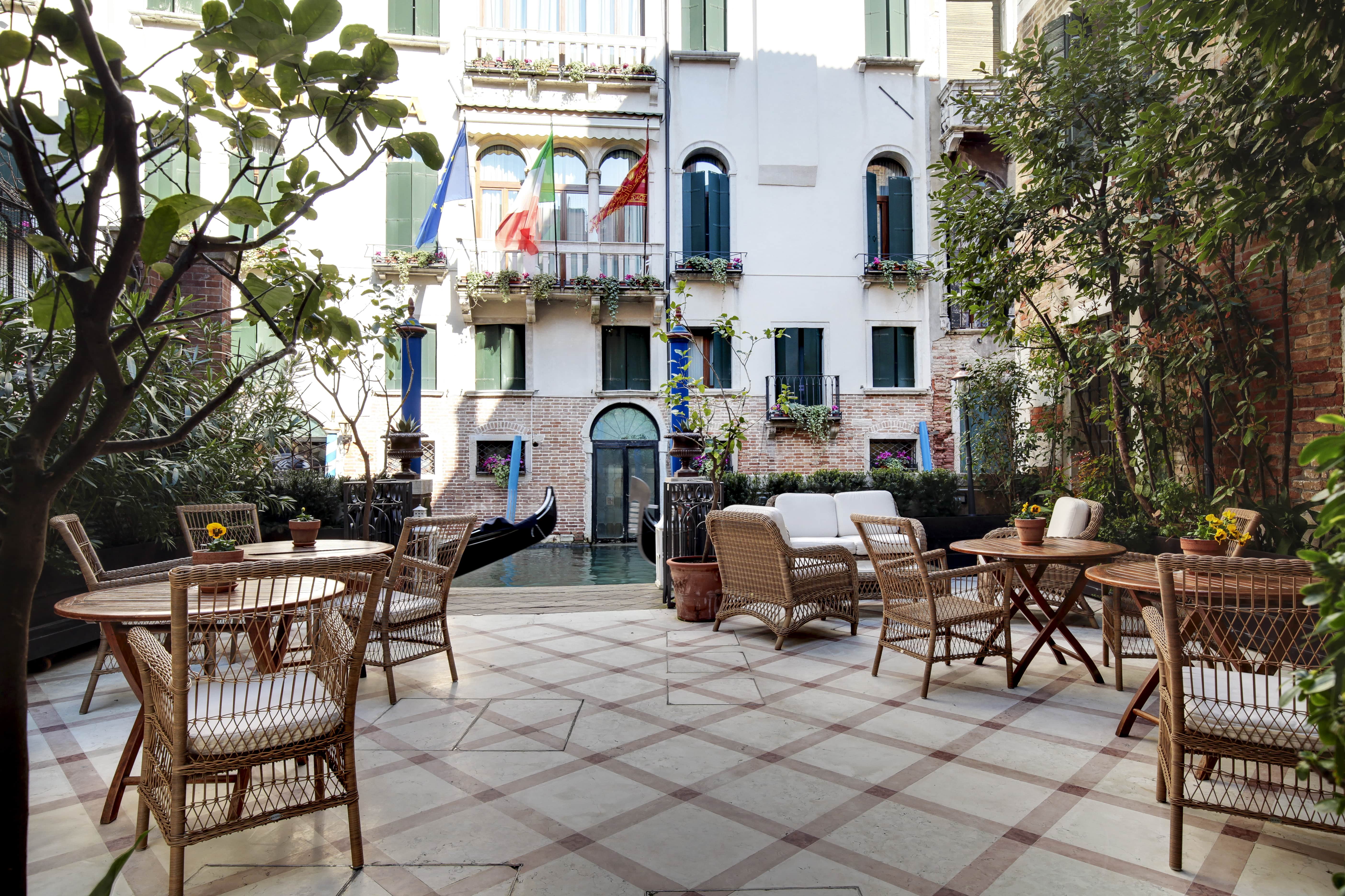 Dona Palace