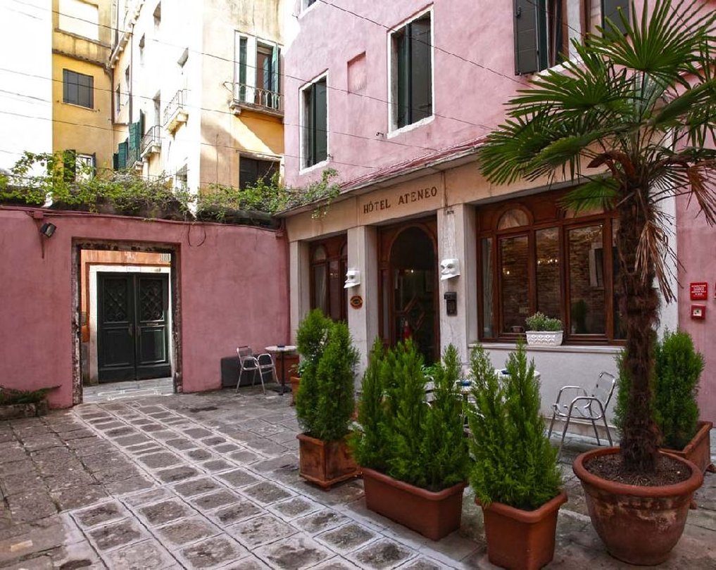 Hotel Ateneo