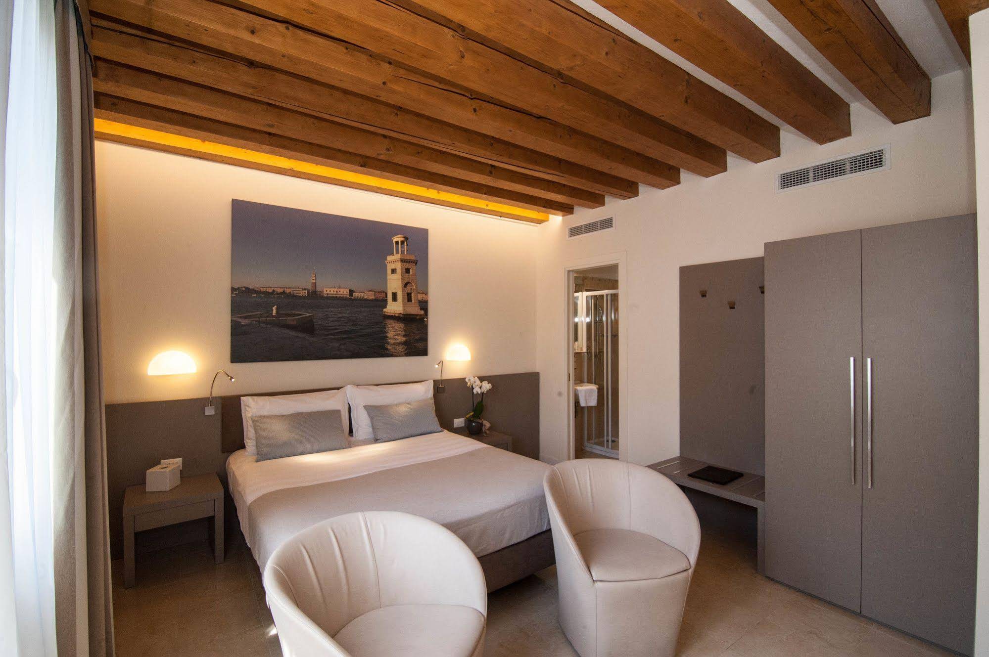 Leone Hotel