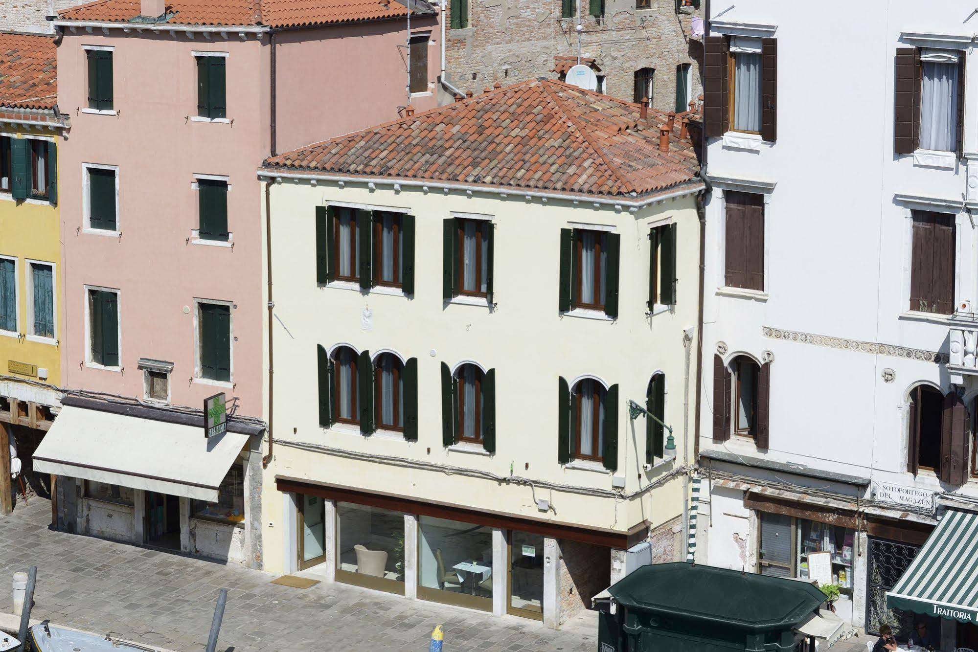 Leone Hotel