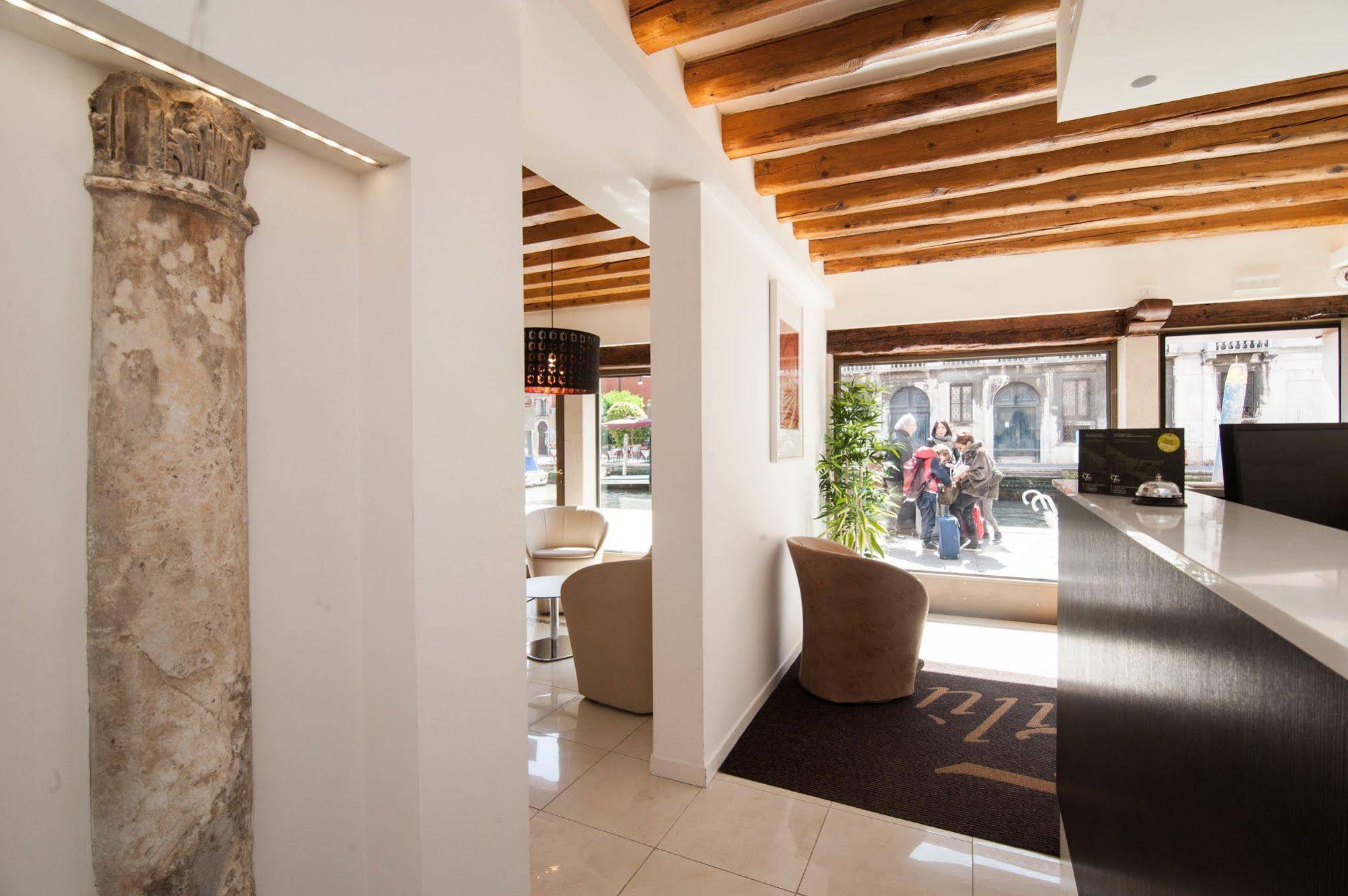 Leone Hotel
