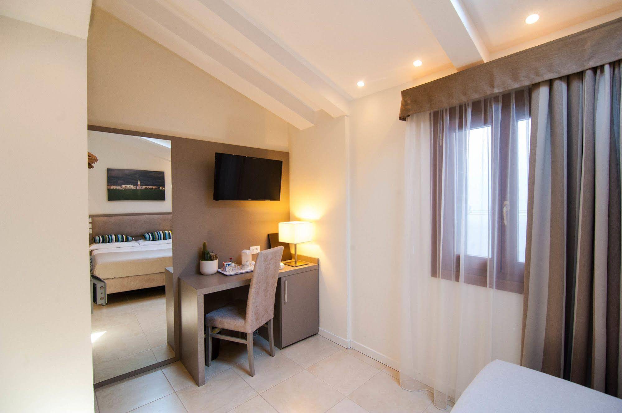Leone Hotel