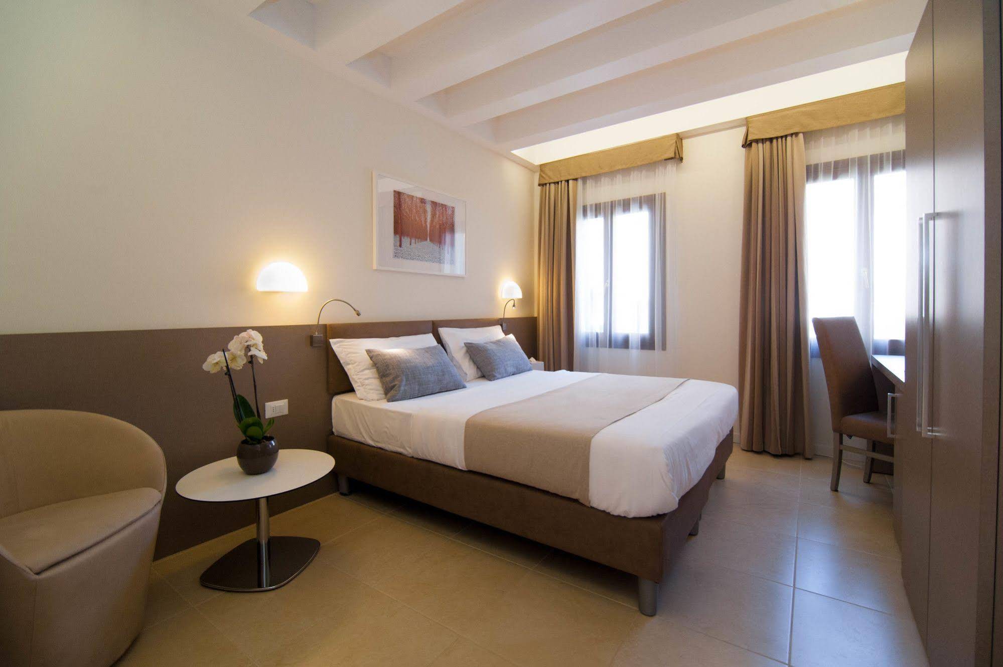 Leone Hotel