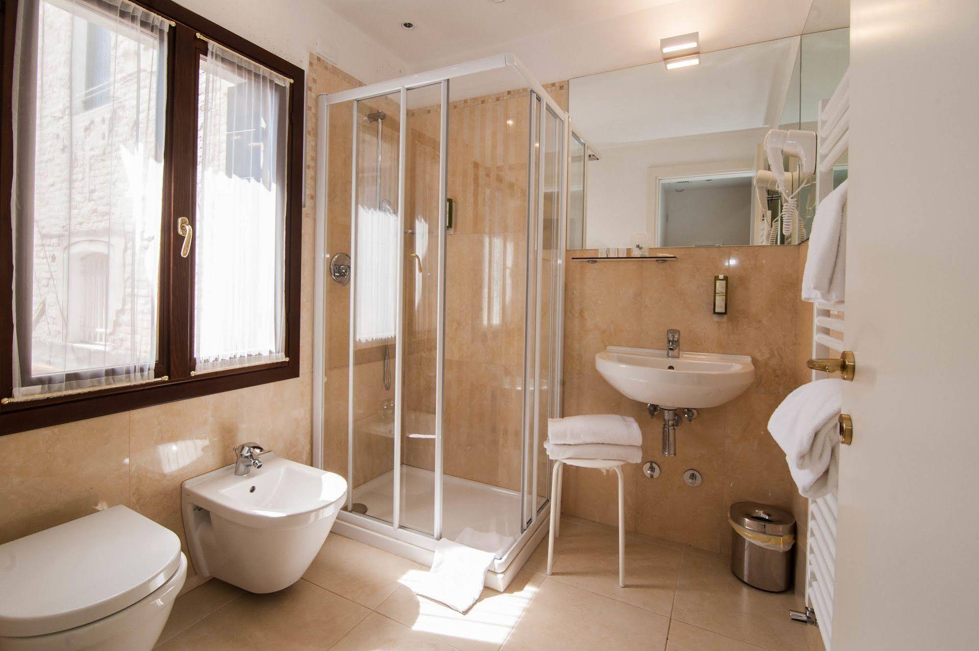 Leone Hotel