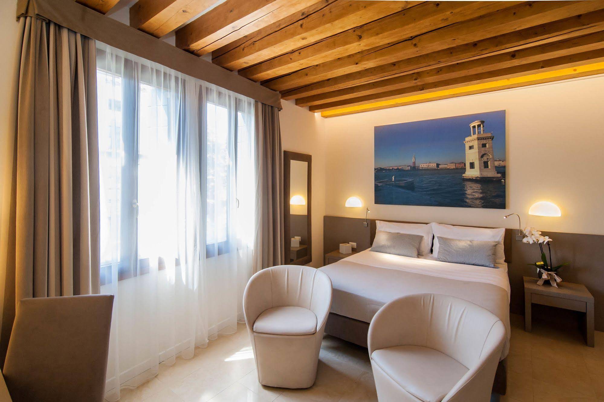 Leone Hotel
