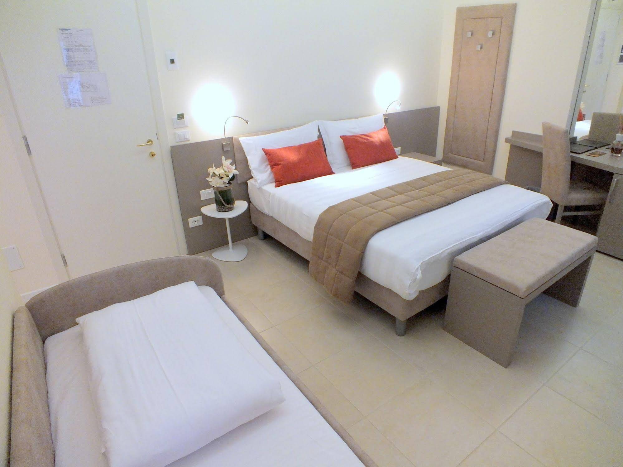 Leone Hotel